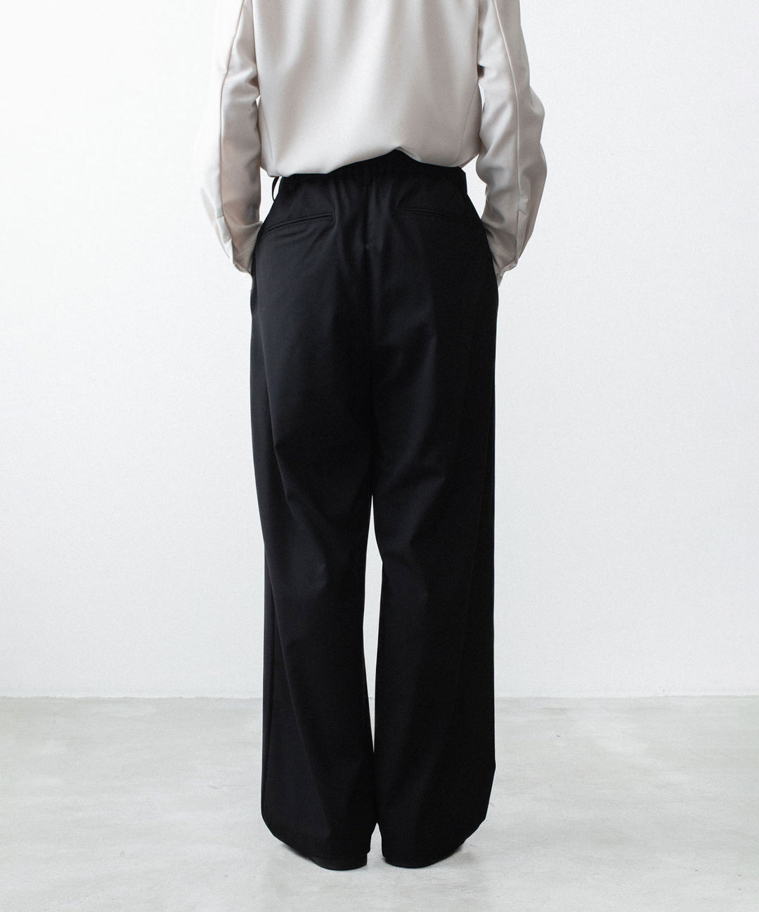 ATTACHMENT アタッチメントのWO/TA STRETCH TRO 1TUCK WIDE TROUSERS - BLACKの公式通販サイトsession福岡セレクトショップ