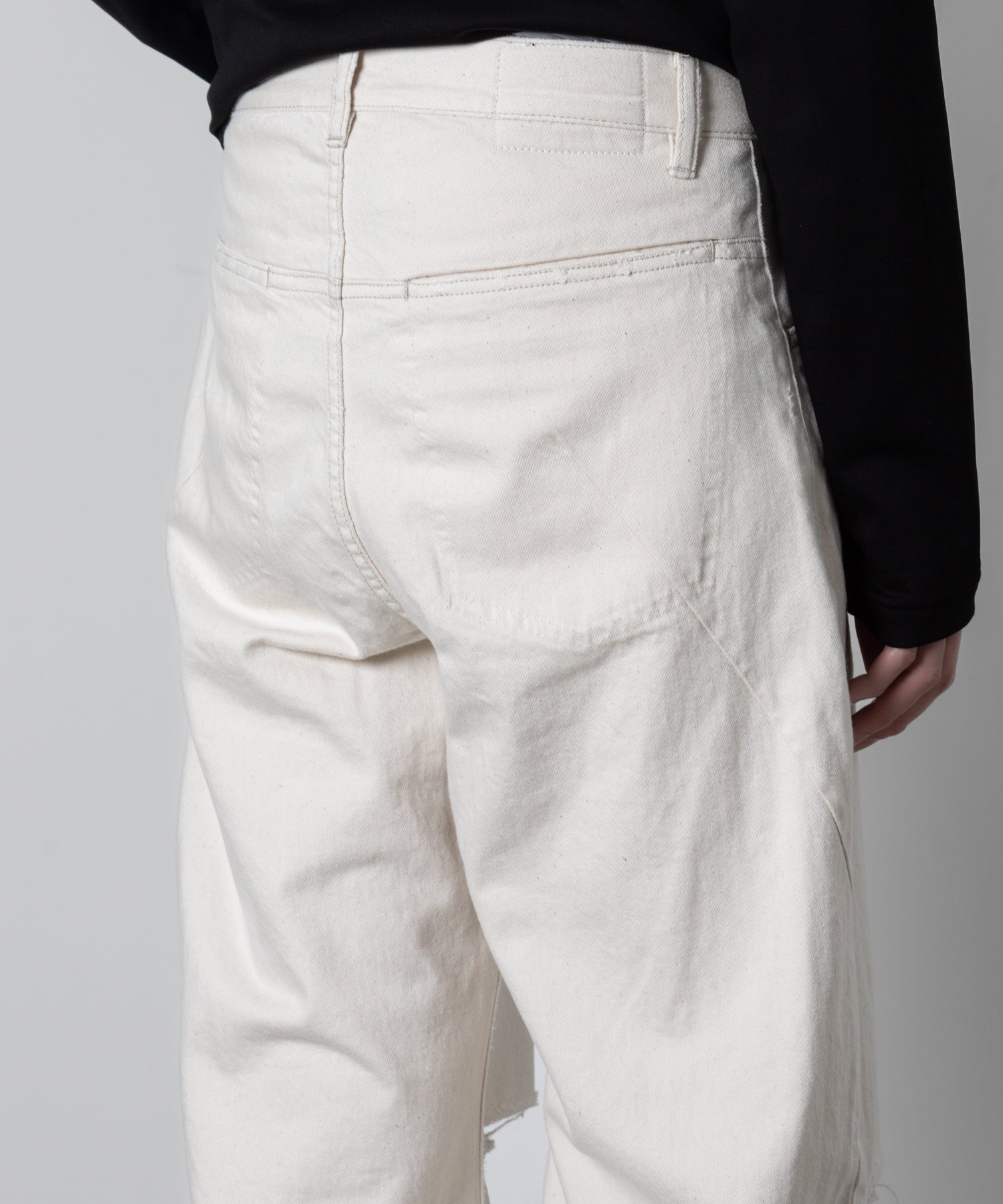 【ATTACHMENT】ATTACHMENT アタッチメントの11oz DENIM WIDE CURVE JEANS - OFF WHITE 公式通販サイトsession福岡セレクトショップ