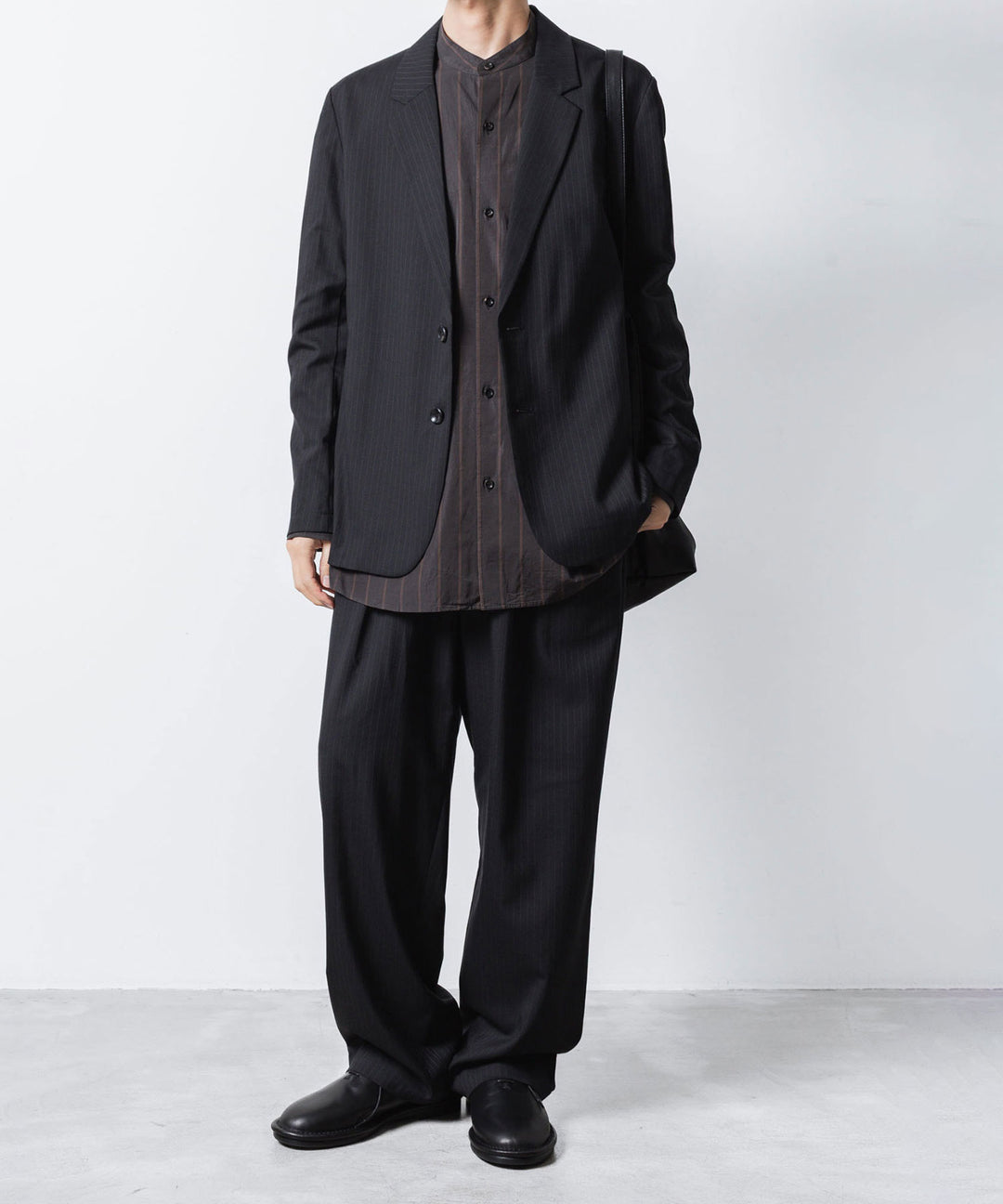 ATTACHMENT アタッチメントのT/W/SI STRETCH GABARDINE 1TUCK EASY TROUSERS - S.BLACKの公式通販サイトsession福岡セレクトショップ