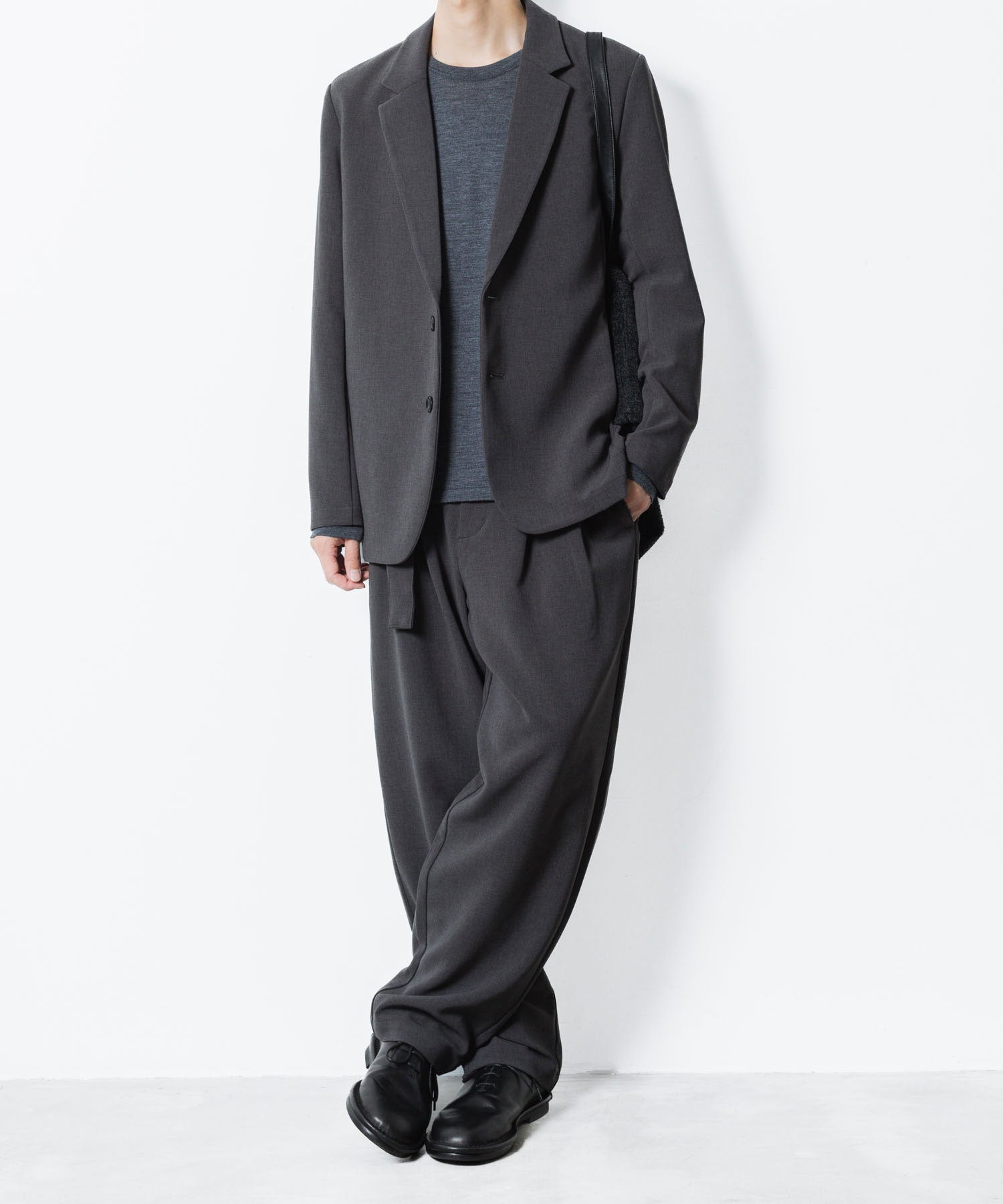 ATTACHMENT アタッチメントのPE STRETCH DOUBLE CLOTH BELTED WIDE TAPERD TROUSERS - X.GRAYの公式通販サイトsession福岡セレクトショップ