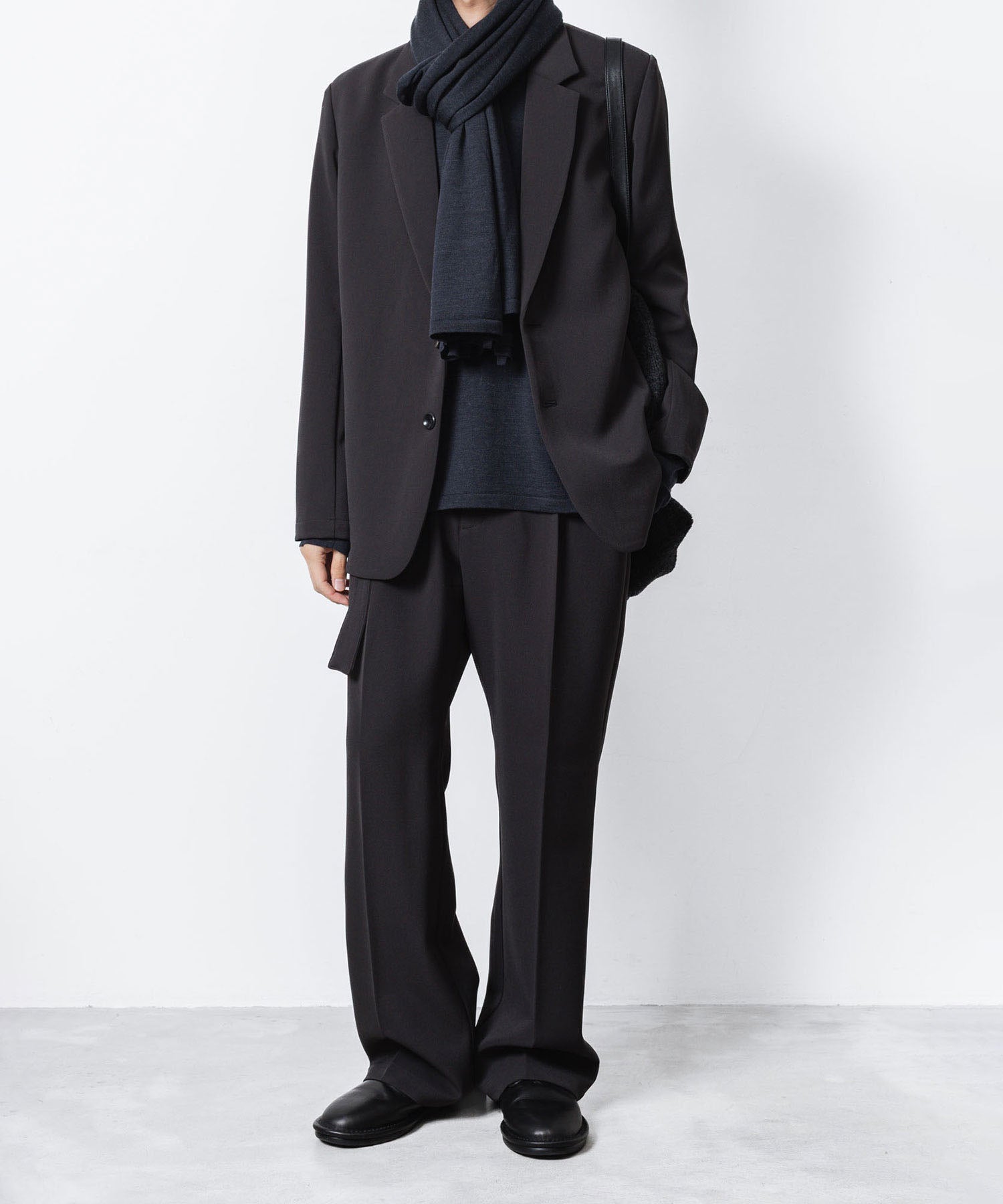 ATTACHMENT アタッチメントのPE STRETCH DOUBLE CLOTH BELTED STRAIGHT TROUSERS - D.GRAYの公式通販サイトsession福岡セレクトショップ