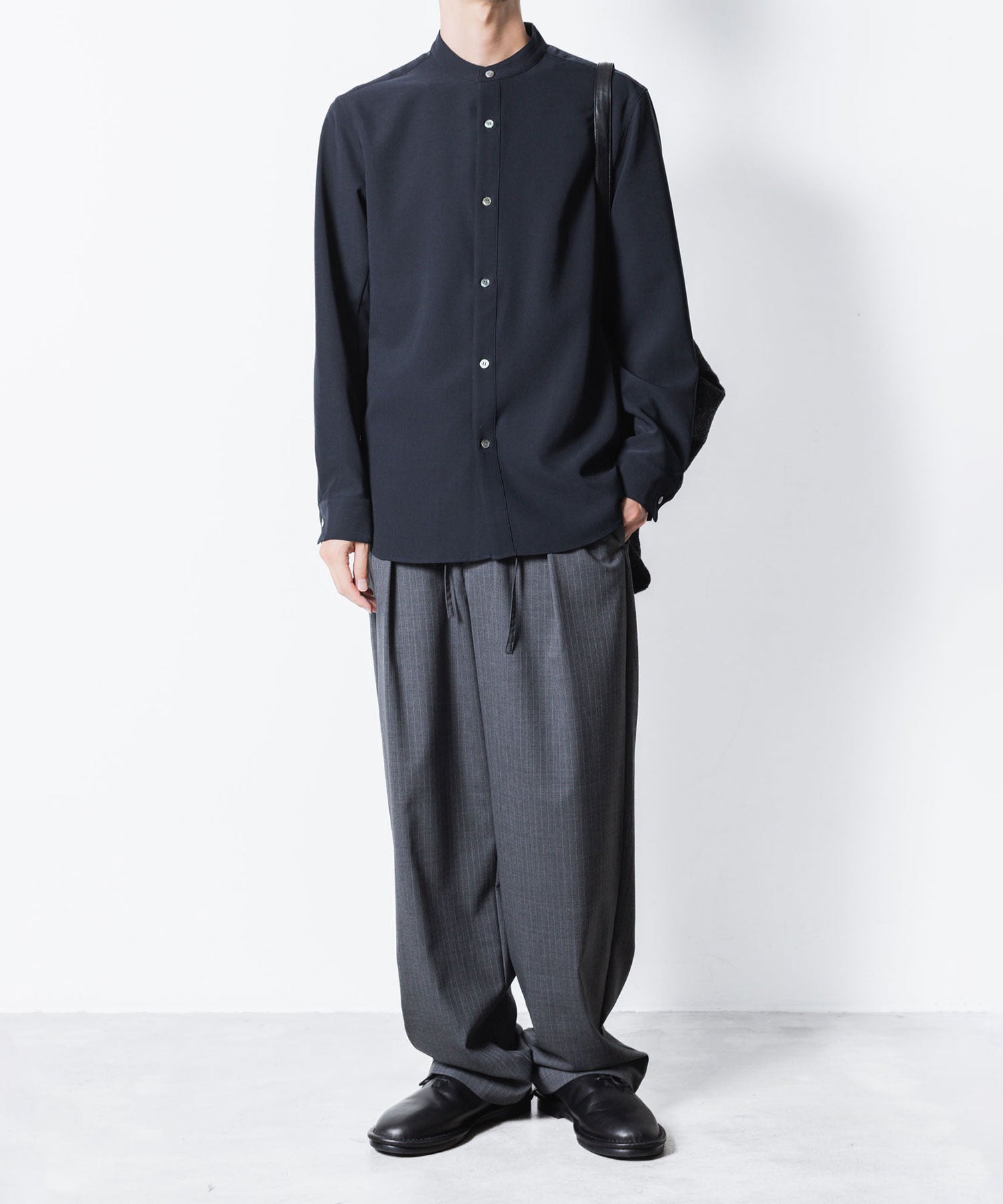 ATTACHMENT アタッチメントのPE COMPACT TWILL BAND COLLAR DRESS SHIRT - NAVYの公式通販サイトsession福岡セレクトショップ