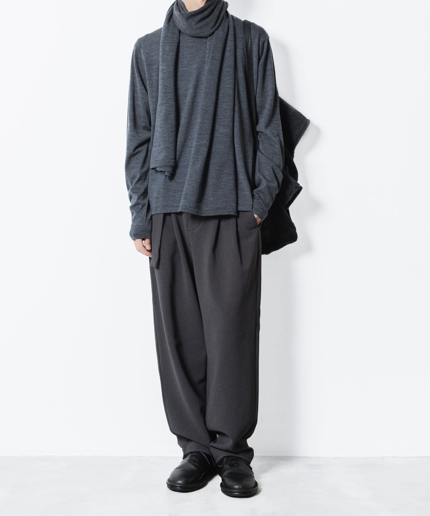 ATTACHMENT アタッチメントのPE STRETCH DOUBLE CLOTH BELTED WIDE TAPERD TROUSERS - X.GRAYの公式通販サイトsession福岡セレクトショップ