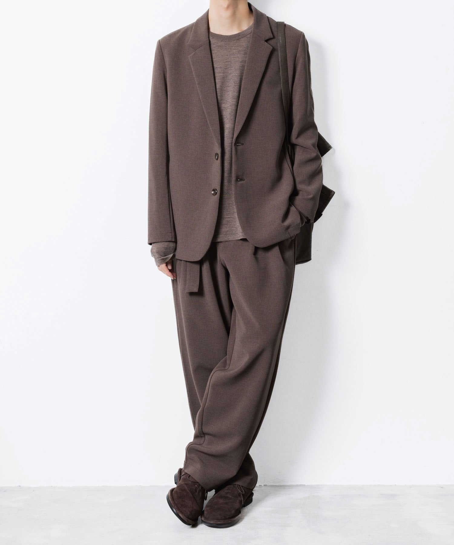 ATTACHMENT アタッチメントのPE STRETCH DOUBLE CLOTH BELTED WIDE TAPERD TROUSERS - D.KH GRAYの公式通販サイトsession福岡セレクトショップ