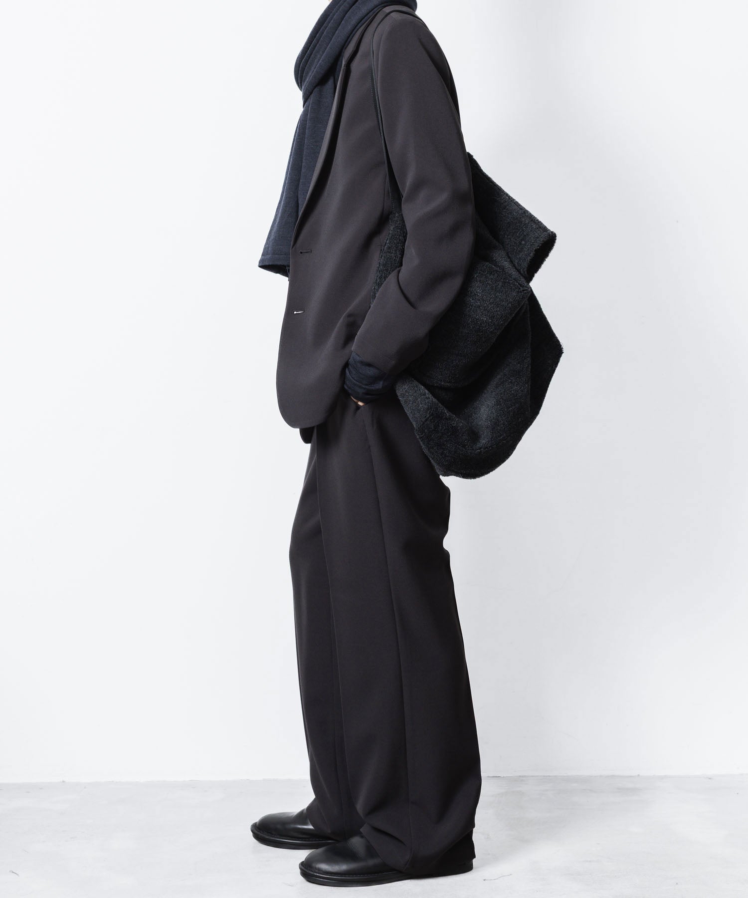 ATTACHMENT アタッチメントのPE STRETCH DOUBLE CLOTH BELTED STRAIGHT TROUSERS - D.GRAYの公式通販サイトsession福岡セレクトショップ