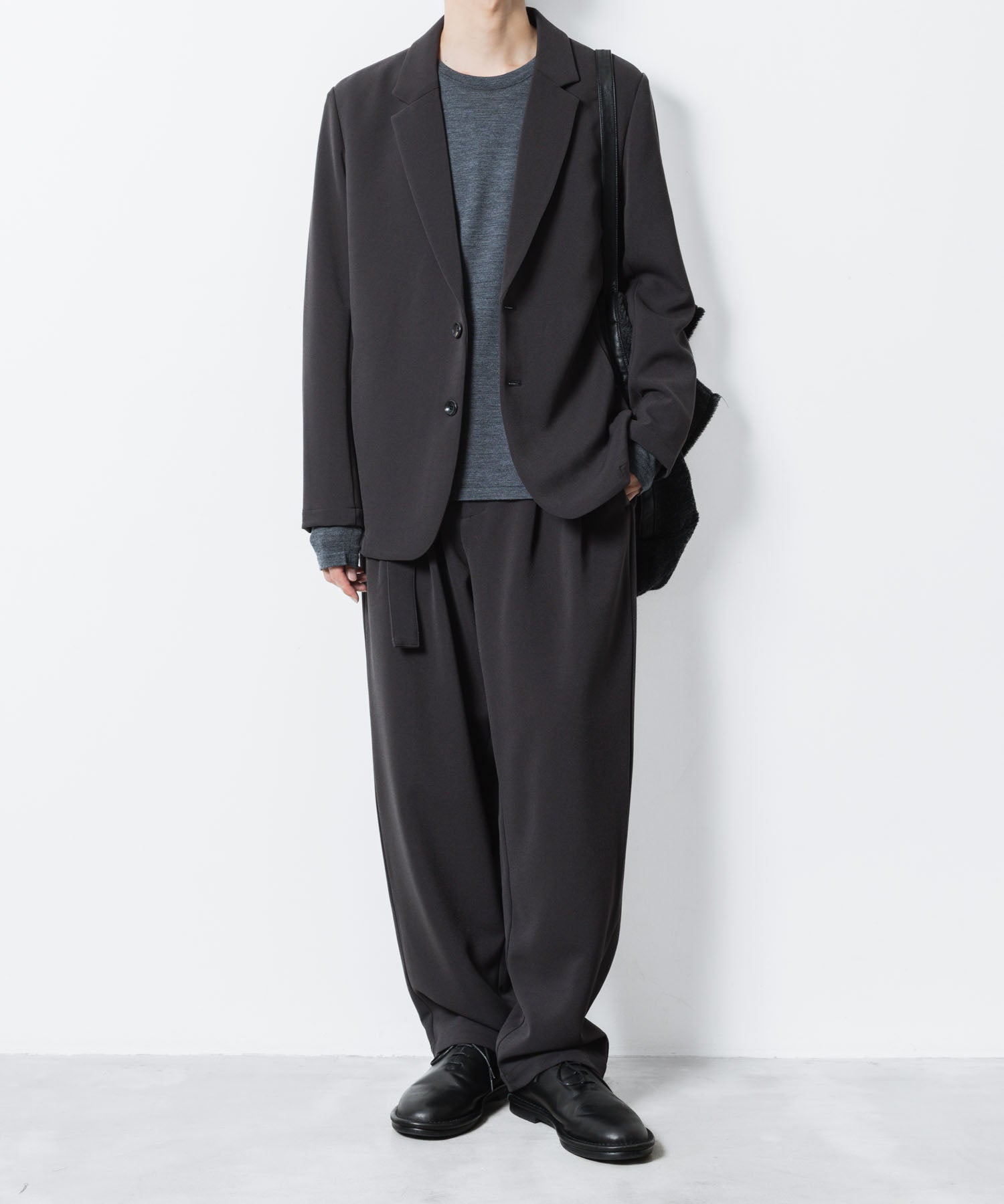 ATTACHMENT アタッチメントのPE STRETCH DOUBLE CLOTH BELTED WIDE TAPERD TROUSERS - D.GRAYの公式通販サイトsession福岡セレクトショップ