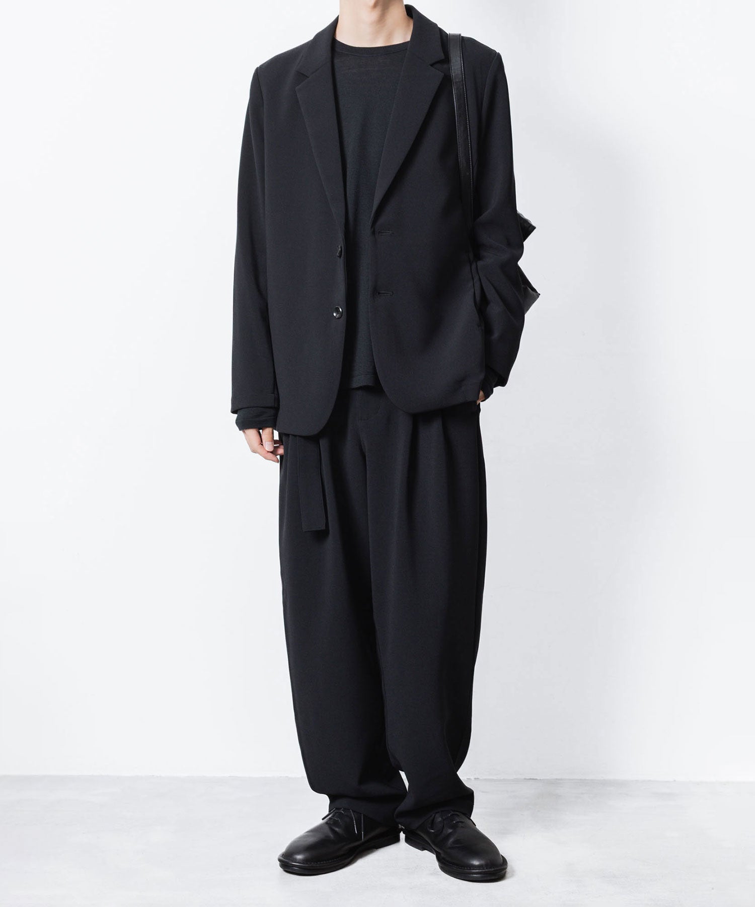 ATTACHMENT アタッチメントのPE STRETCH DOUBLE CLOTH BELTED WIDE TAPERD TROUSERS - BLACKの公式通販サイトsession福岡セレクトショップ