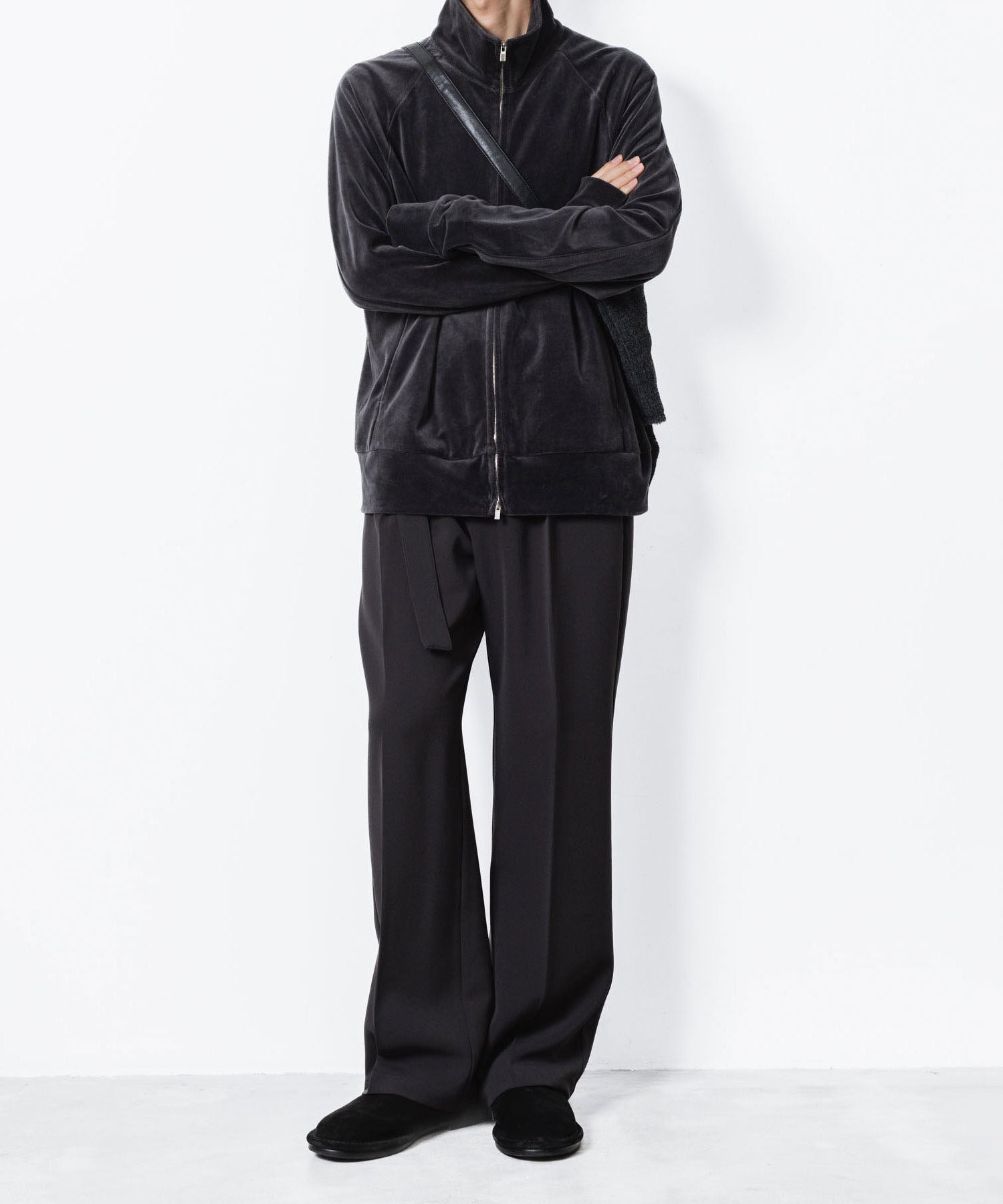 ATTACHMENT アタッチメントのPE STRETCH DOUBLE CLOTH BELTED STRAIGHT TROUSERS - D.GRAYの公式通販サイトsession福岡セレクトショップ