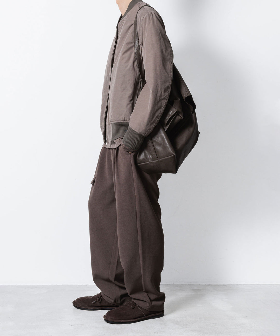 ATTACHMENT アタッチメントのPE STRETCH DOUBLE CLOTH BELTED WIDE TAPERD TROUSERS - D.KH GRAYの公式通販サイトsession福岡セレクトショップ