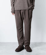 画像をギャラリービューアに読み込む, ATTACHMENT アタッチメントのPE STRETCH DOUBLE CLOTH REGULAR FIT EASY TROUSERS - D.KH GRAYの公式通販サイトsession福岡セレクトショップ
