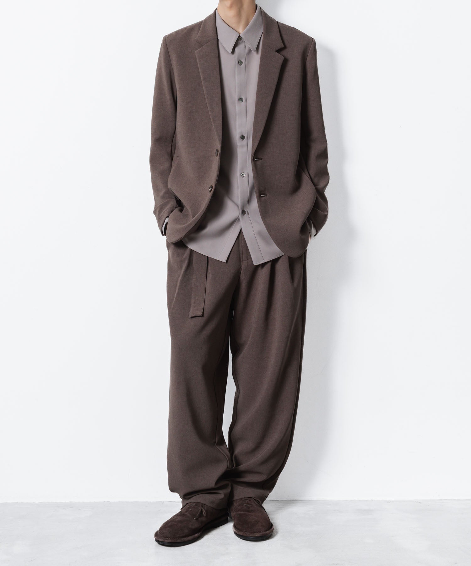 ATTACHMENT アタッチメントのPE STRETCH DOUBLE CLOTH BELTED WIDE TAPERD TROUSERS - D.KH GRAYの公式通販サイトsession福岡セレクトショップ