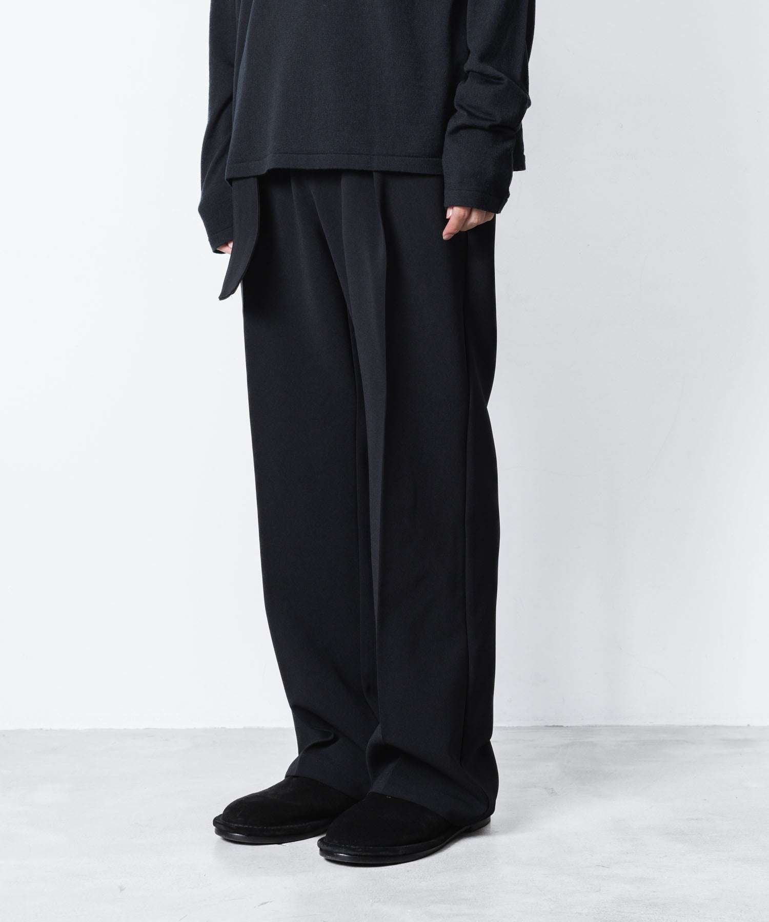 ATTACHMENT アタッチメントのPE STRETCH DOUBLE CLOTH BELTED STRAIGHT TROUSERS - BLACKの公式通販サイトsession福岡セレクトショップ