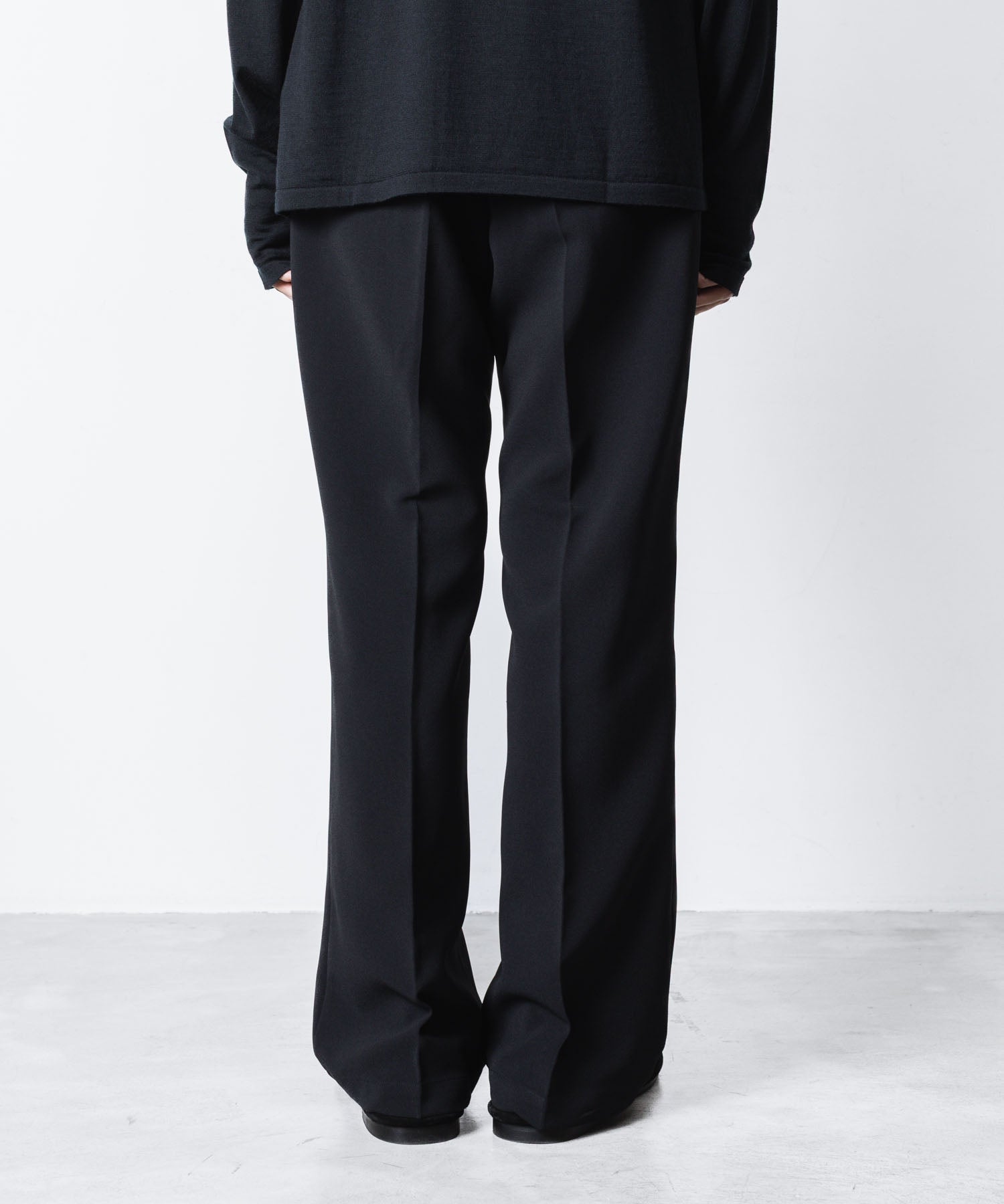 ATTACHMENT アタッチメントのPE STRETCH DOUBLE CLOTH BELTED STRAIGHT TROUSERS - BLACKの公式通販サイトsession福岡セレクトショップ