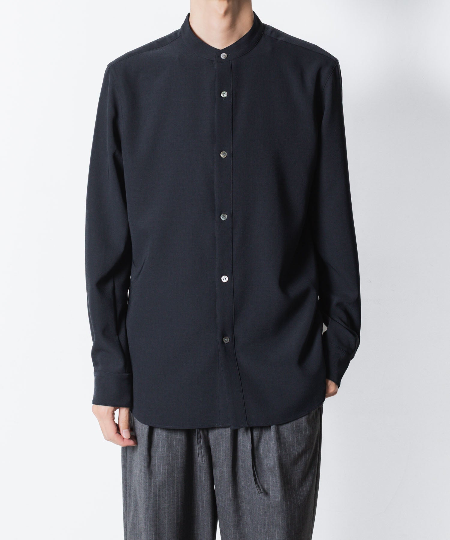 ATTACHMENT アタッチメントのPE COMPACT TWILL BAND COLLAR DRESS SHIRT - NAVYの公式通販サイトsession福岡セレクトショップ