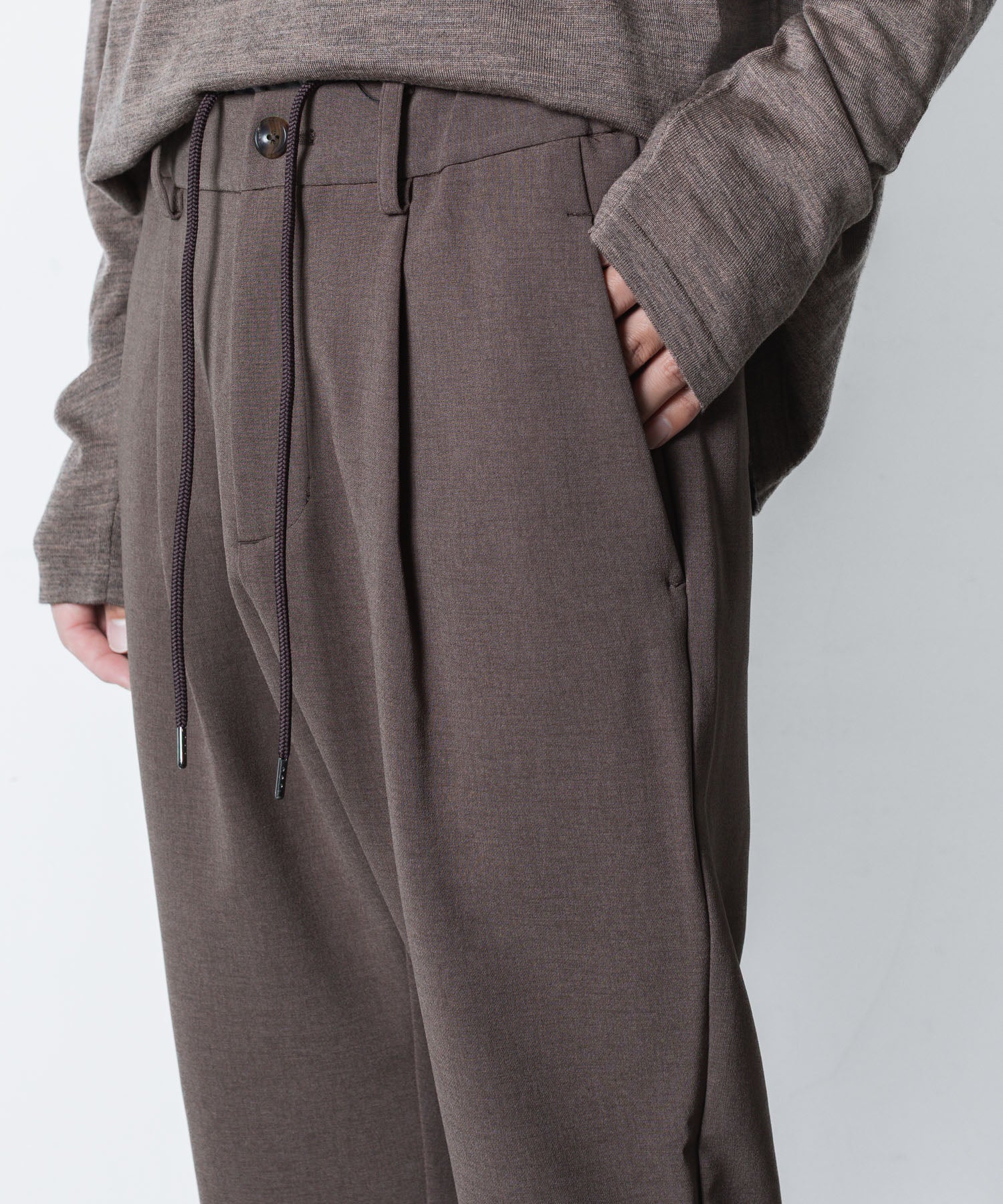 ATTACHMENT アタッチメントのPE STRETCH DOUBLE CLOTH REGULAR FIT EASY TROUSERS - D.KH GRAYの公式通販サイトsession福岡セレクトショップ
