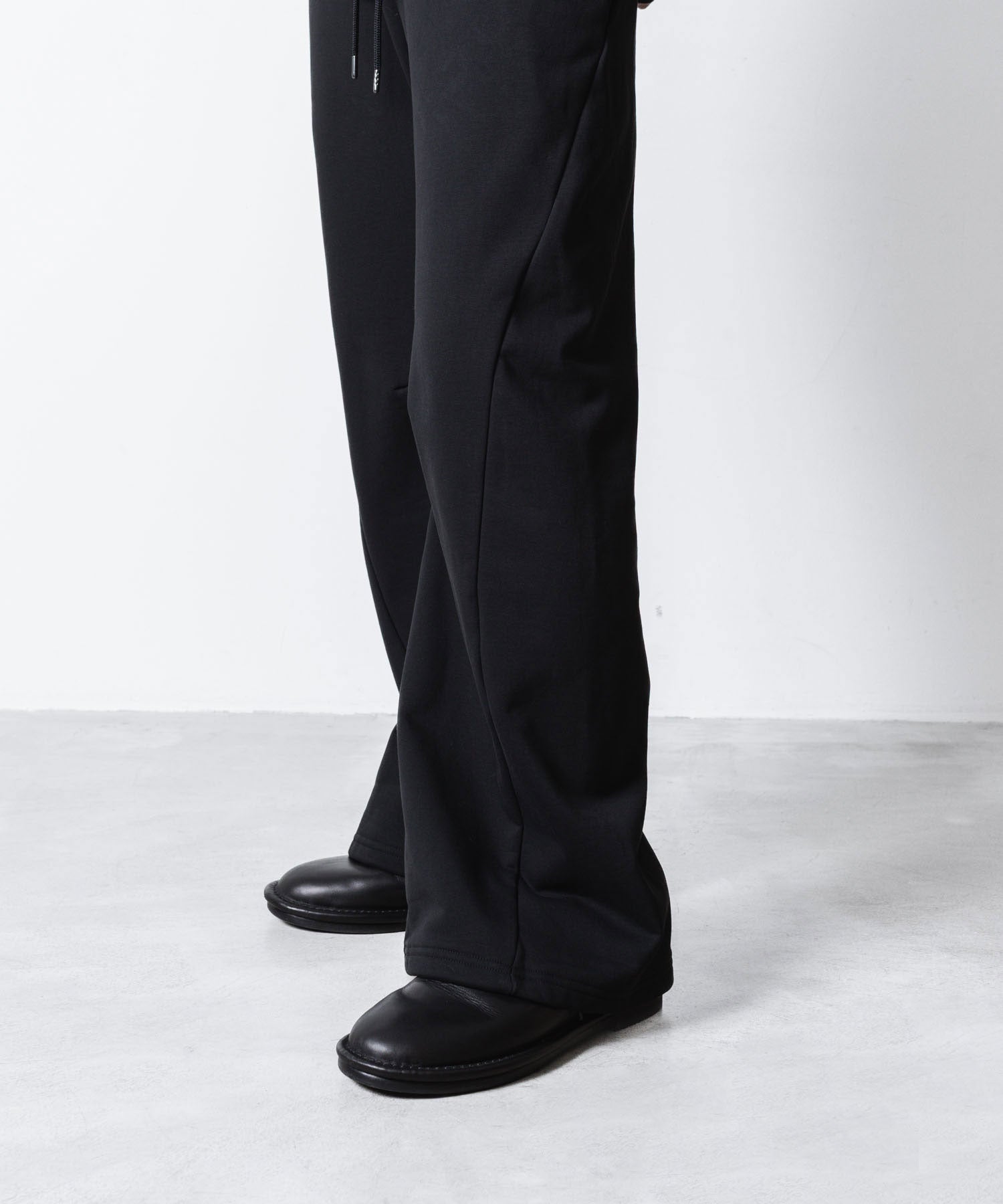 ATTACHMENT アタッチメントのCO STRECH TERRY 3D WIDE TROUSERS - BLACKの公式通販サイトsession福岡セレクトショップ