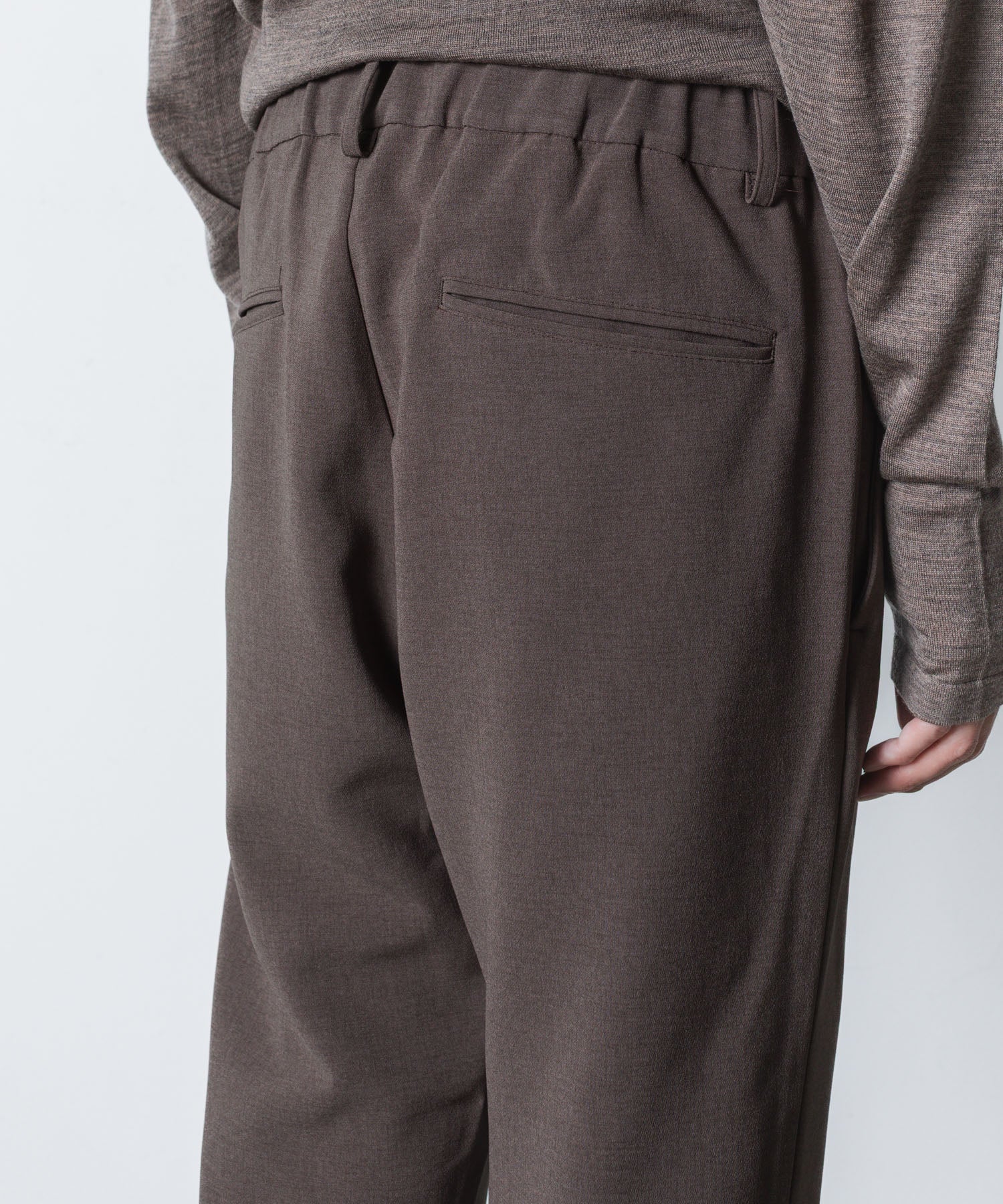 ATTACHMENT アタッチメントのPE STRETCH DOUBLE CLOTH REGULAR FIT EASY TROUSERS - D.KH GRAYの公式通販サイトsession福岡セレクトショップ