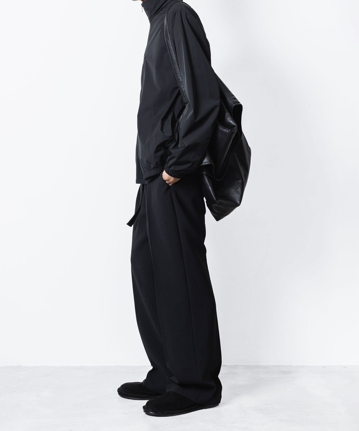 ATTACHMENT アタッチメントのPE STRETCH DOUBLE CLOTH BELTED STRAIGHT TROUSERS - BLACKの公式通販サイトsession福岡セレクトショップ