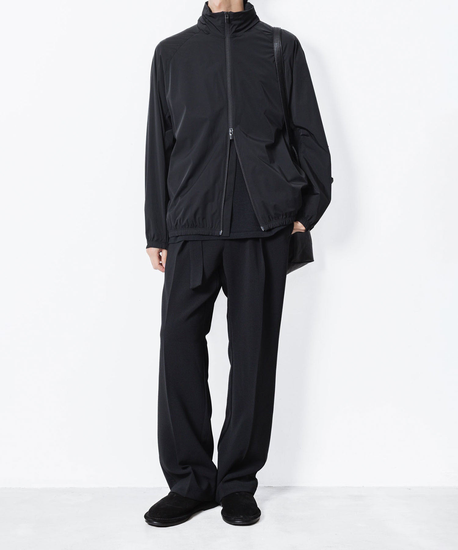 ATTACHMENT アタッチメントのPE STRETCH DOUBLE CLOTH BELTED STRAIGHT TROUSERS - BLACKの公式通販サイトsession福岡セレクトショップ
