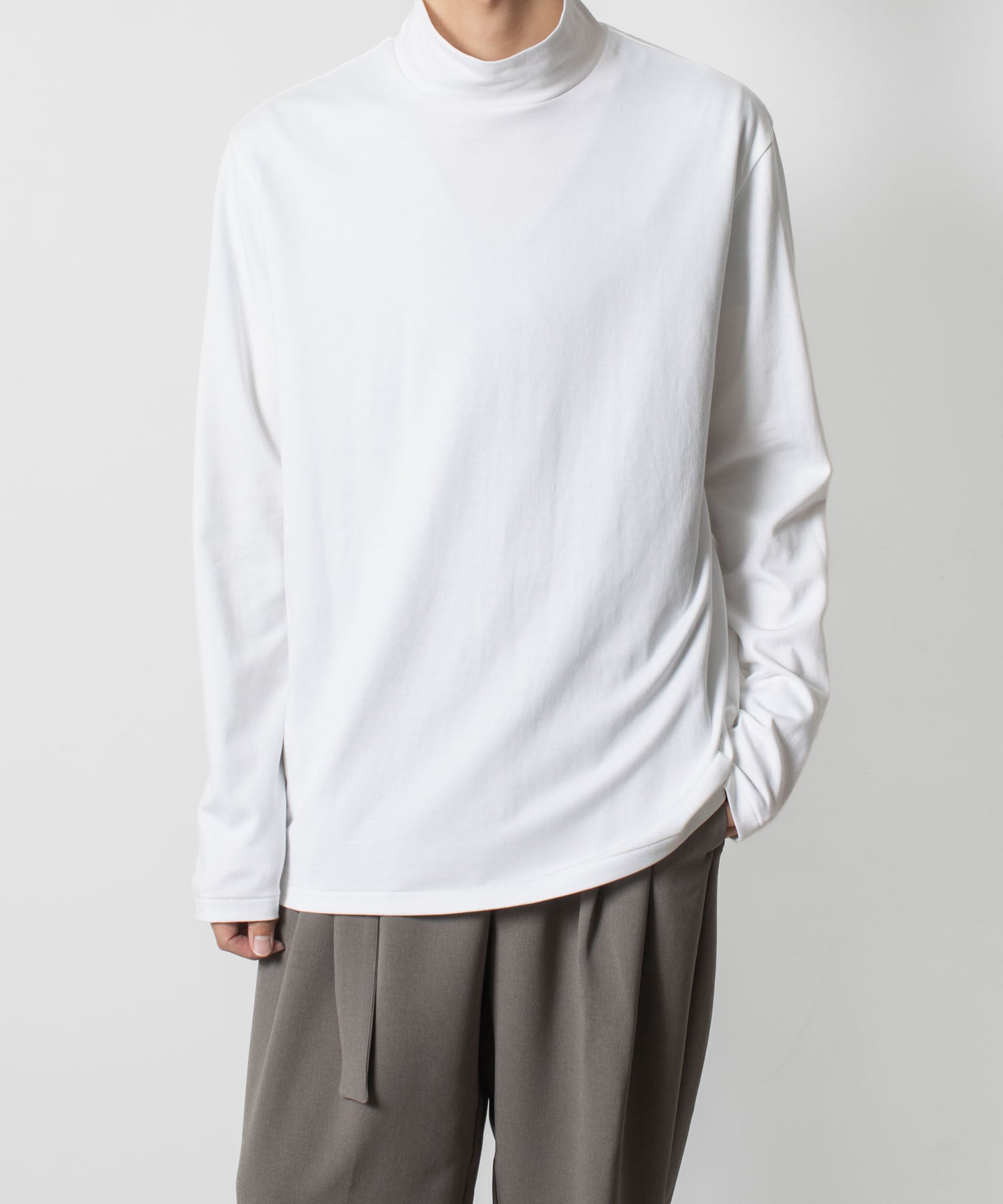 ATTACHMENT アタッチメントのCOTTON DOUBLE FACE SLIM FIT HIGHNECK L/S TEE - WHITEの公式通販サイトsession福岡セレクトショップ