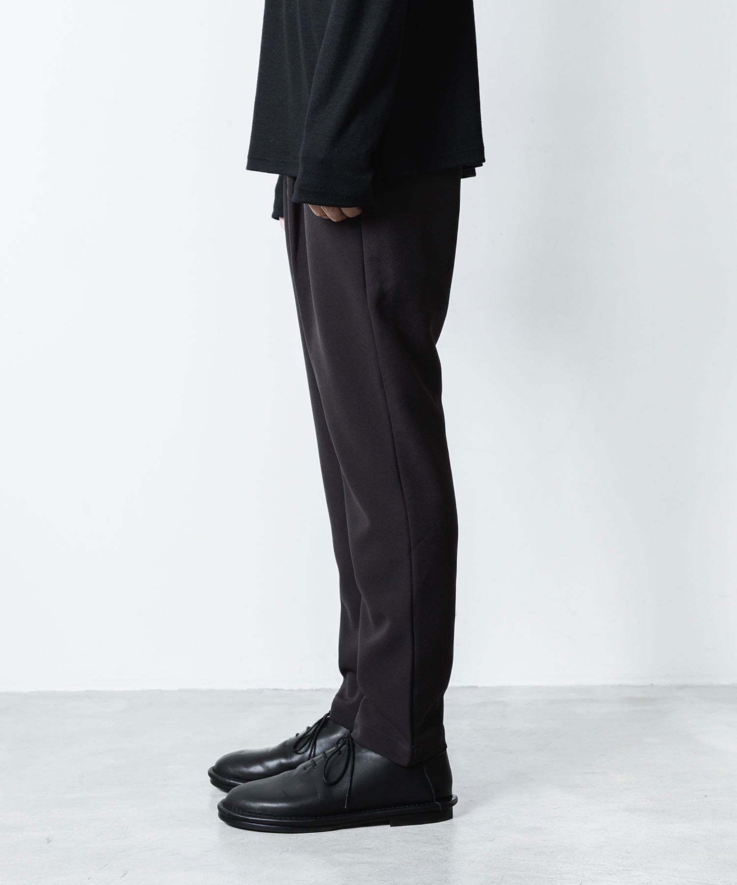 ATTACHMENT アタッチメントのPE STRETCH DOUBLE CLOTH REGULAR FIT EASY TROUSERS - D.GRAYの公式通販サイトsession福岡セレクトショップ