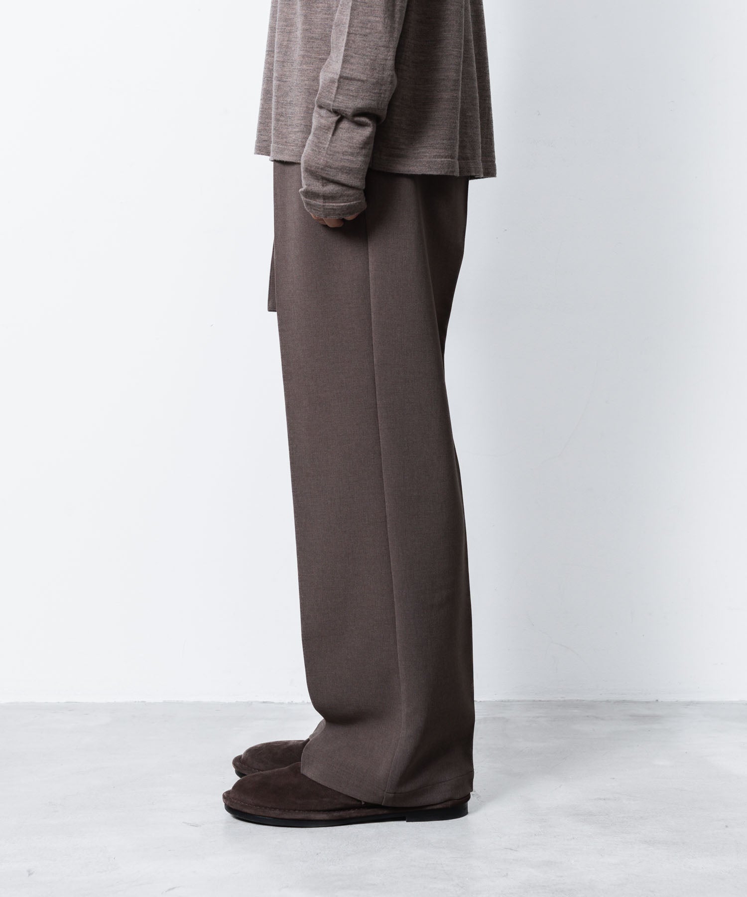 ATTACHMENT アタッチメントのPE STRETCH DOUBLE CLOTH BELTED STRAIGHT TROUSERS - D.KH GRAYの公式通販サイトsession福岡セレクトショップ