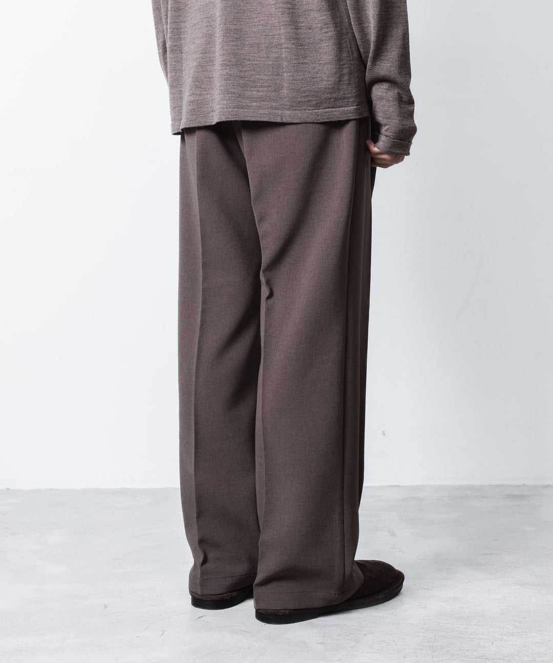 ATTACHMENT アタッチメントのPE STRETCH DOUBLE CLOTH BELTED STRAIGHT TROUSERS - D.KH GRAYの公式通販サイトsession福岡セレクトショップ