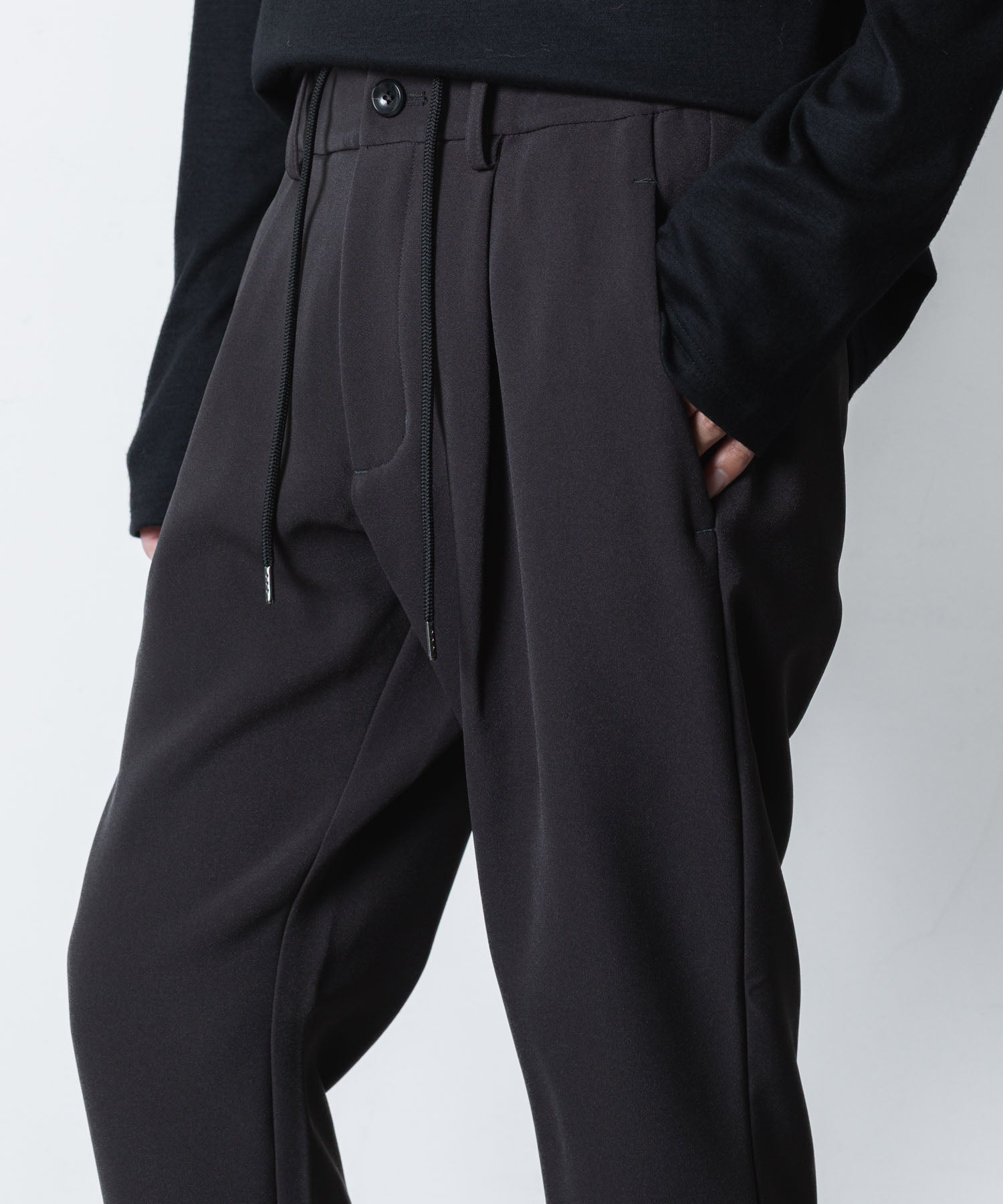 ATTACHMENT アタッチメントのPE STRETCH DOUBLE CLOTH REGULAR FIT EASY TROUSERS - D.GRAYの公式通販サイトsession福岡セレクトショップ