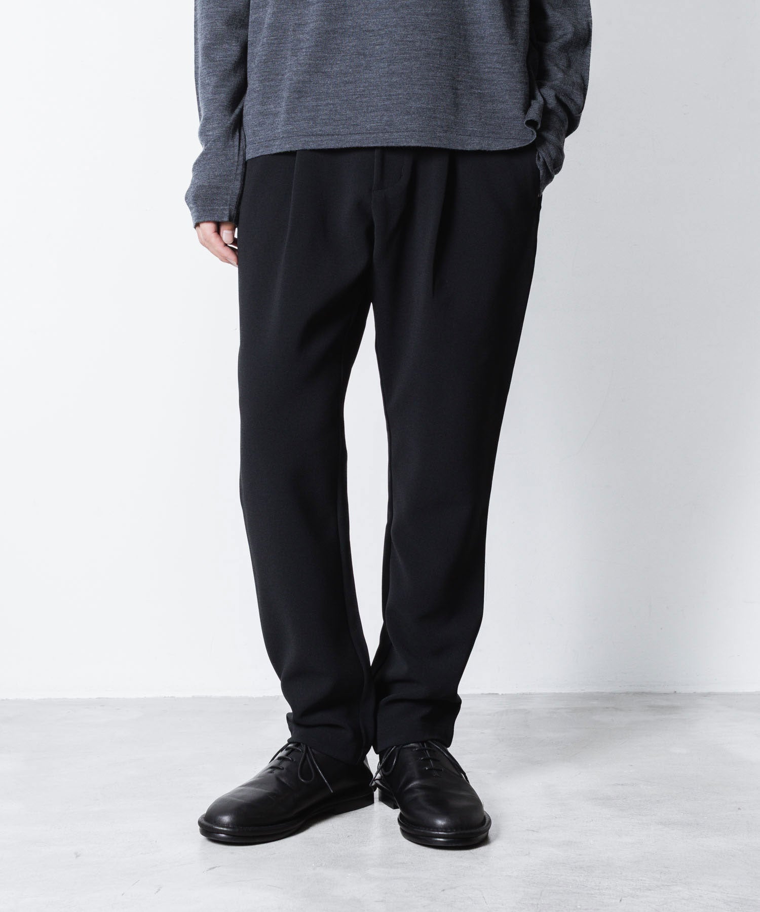 ATTACHMENT アタッチメントのPE STRETCH DOUBLE CLOTH REGULAR FIT EASY TROUSERS - BLACKの公式通販サイトsession福岡セレクトショップ