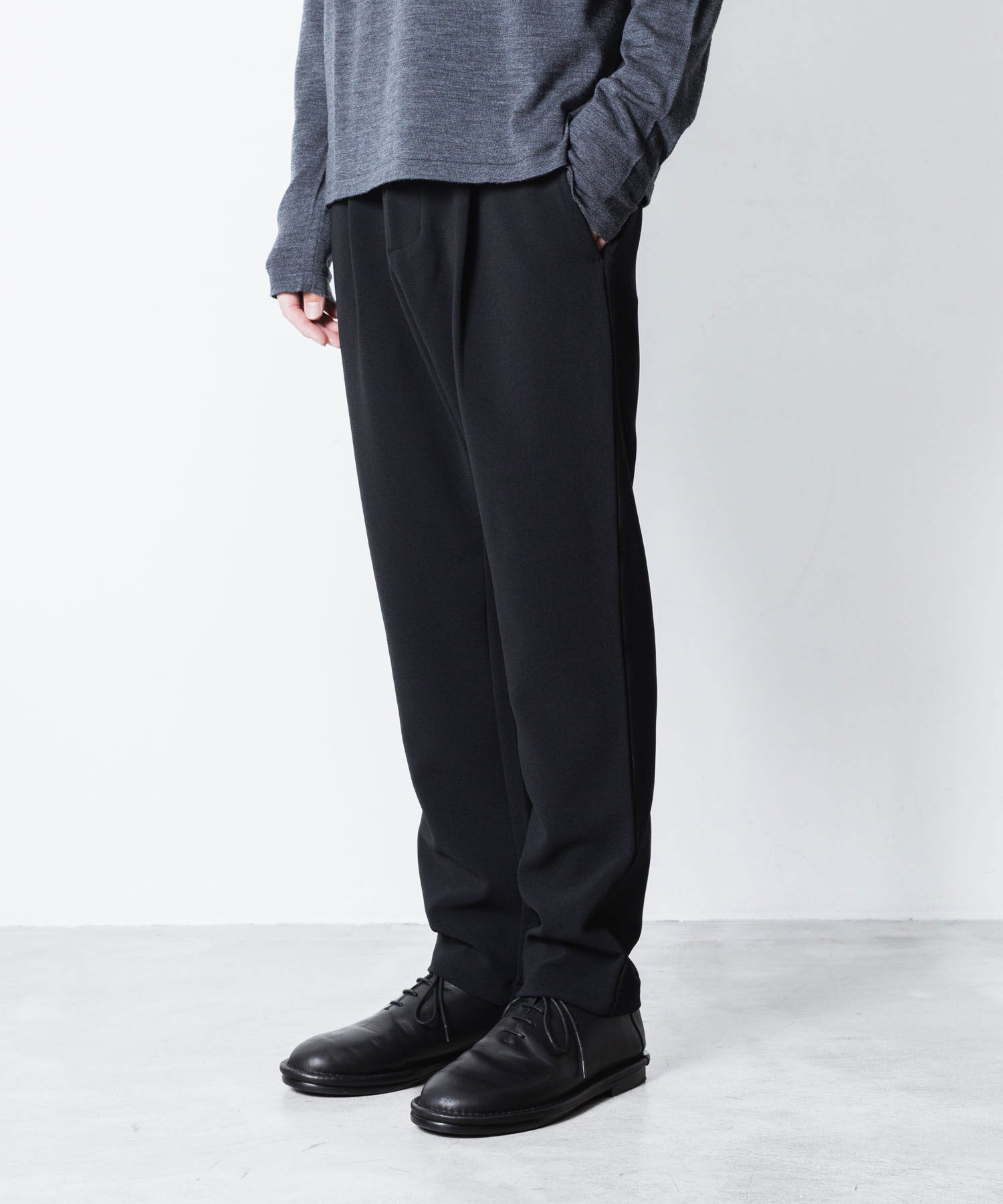 ATTACHMENT アタッチメントのPE STRETCH DOUBLE CLOTH REGULAR FIT EASY TROUSERS - BLACKの公式通販サイトsession福岡セレクトショップ