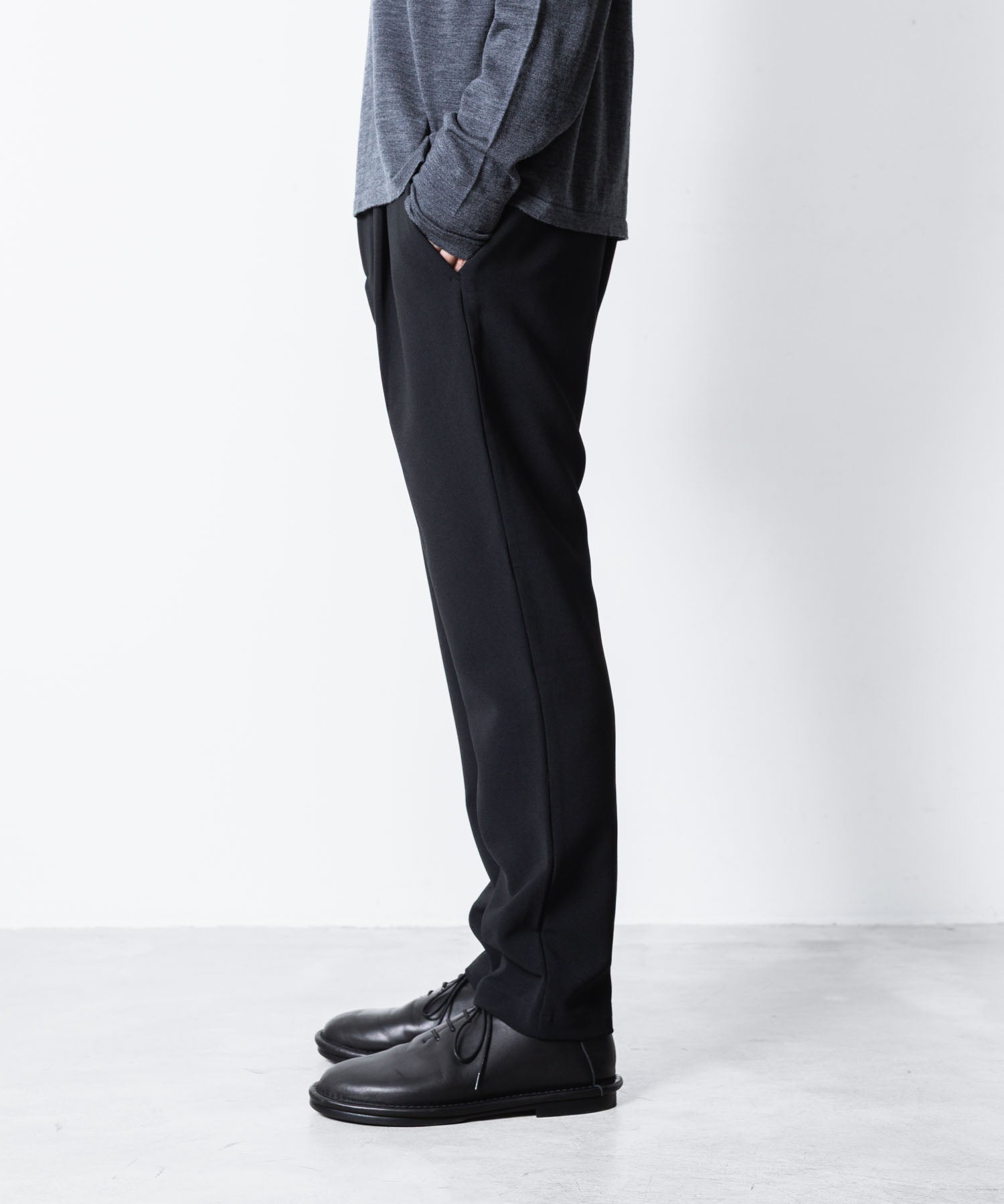 ATTACHMENT アタッチメントのPE STRETCH DOUBLE CLOTH REGULAR FIT EASY TROUSERS - BLACKの公式通販サイトsession福岡セレクトショップ