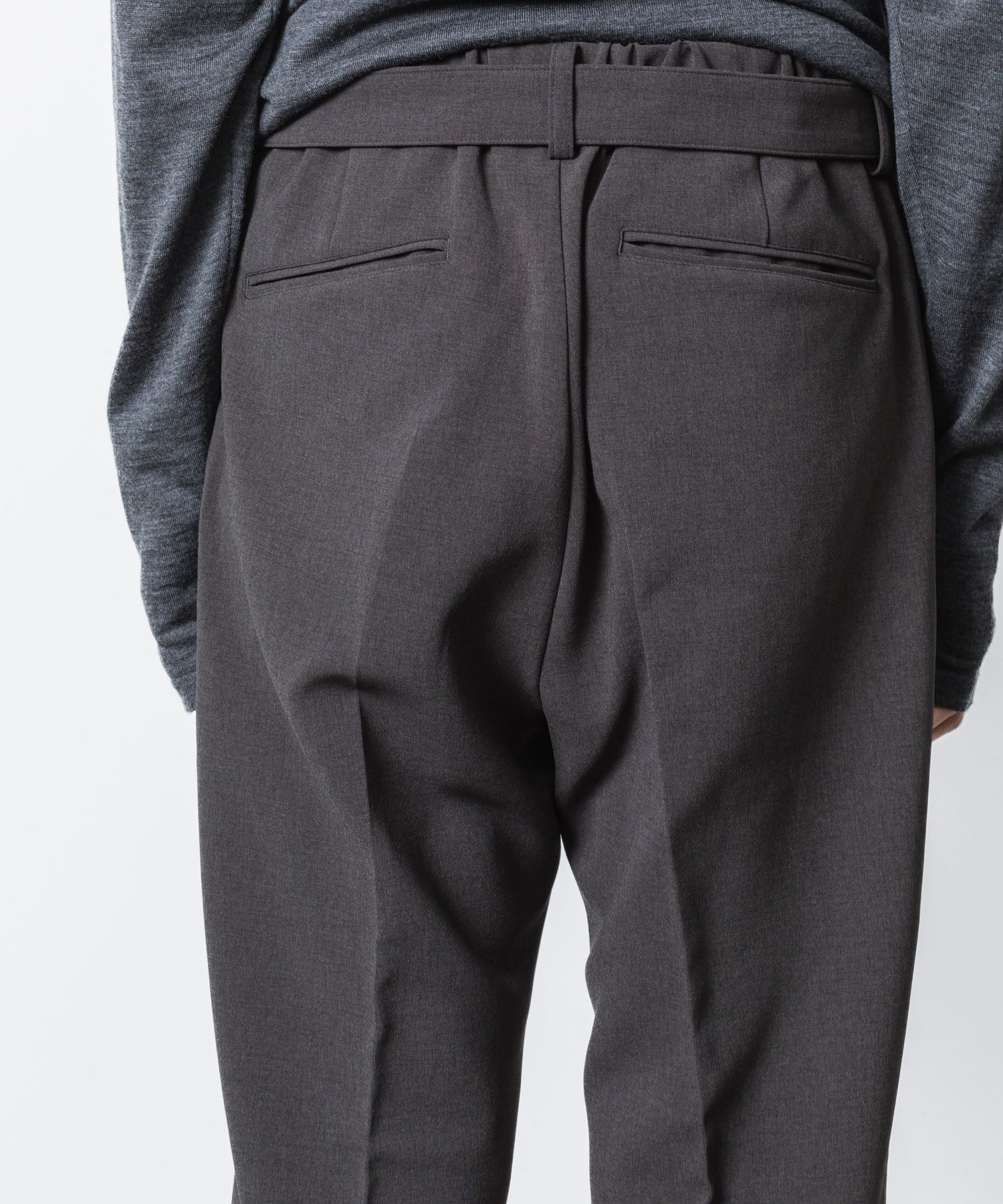 ATTACHMENT アタッチメントのPE STRETCH DOUBLE CLOTH BELTED STRAIGHT TROUSERS - X.GRAYの公式通販サイトsession福岡セレクトショップ