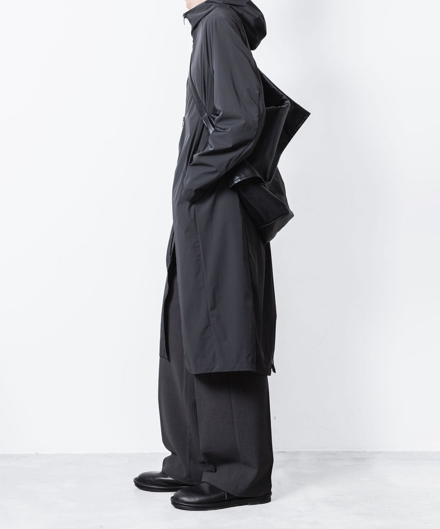 ATTACHMENT アタッチメントのPE STRETCH DOUBLE CLOTH BELTED STRAIGHT TROUSERS - X.GRAYの公式通販サイトsession福岡セレクトショップ