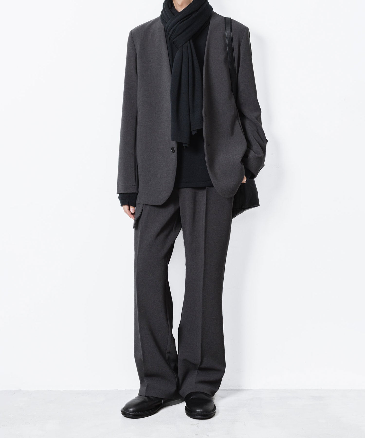 ATTACHMENT アタッチメントのPE STRETCH DOUBLE CLOTH BELTED STRAIGHT TROUSERS - X.GRAYの公式通販サイトsession福岡セレクトショップ