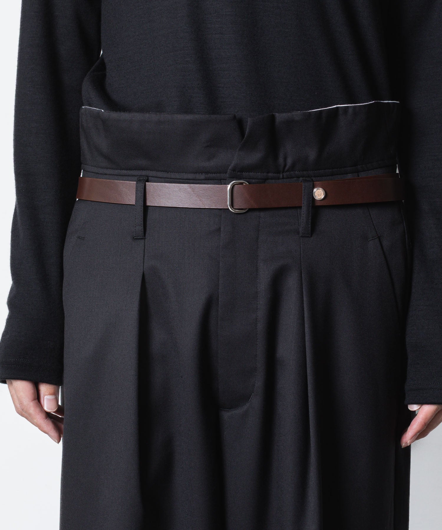 ATTACHMENT アタッチメントのCOW LEATHER BUCKLE LESS BELT - BROWNの公式通販サイトsession福岡セレクトショップ