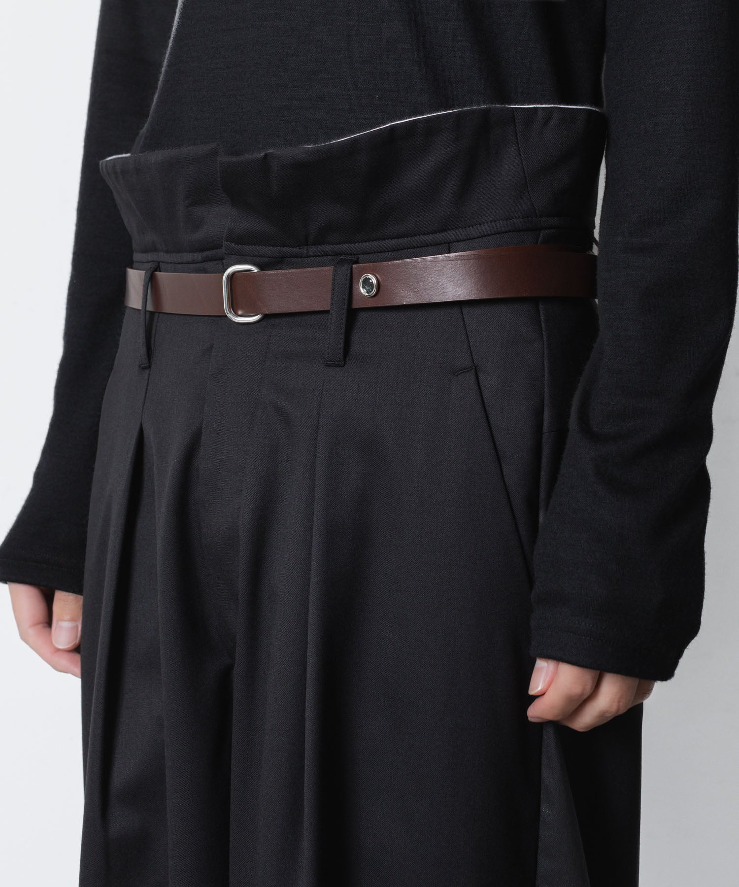 ATTACHMENT アタッチメントのCOW LEATHER BUCKLE LESS BELT - BROWNの公式通販サイトsession福岡セレクトショップ