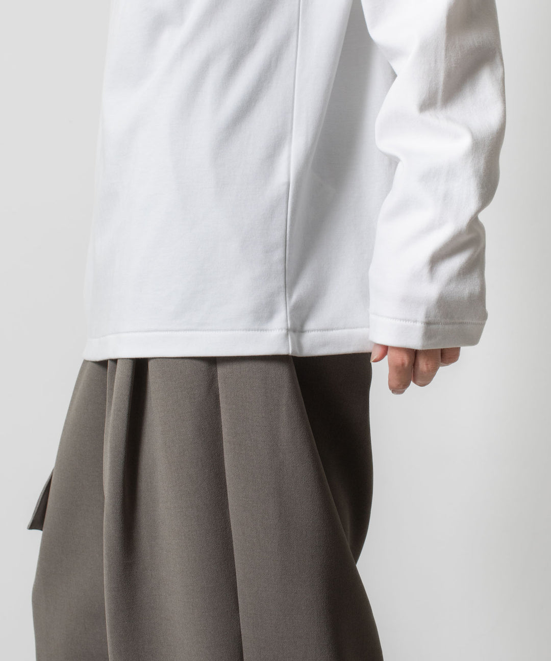 ATTACHMENT アタッチメントのCOTTON DOUBLE FACE SLIM FIT HIGHNECK L/S TEE - WHITEの公式通販サイトsession福岡セレクトショップ