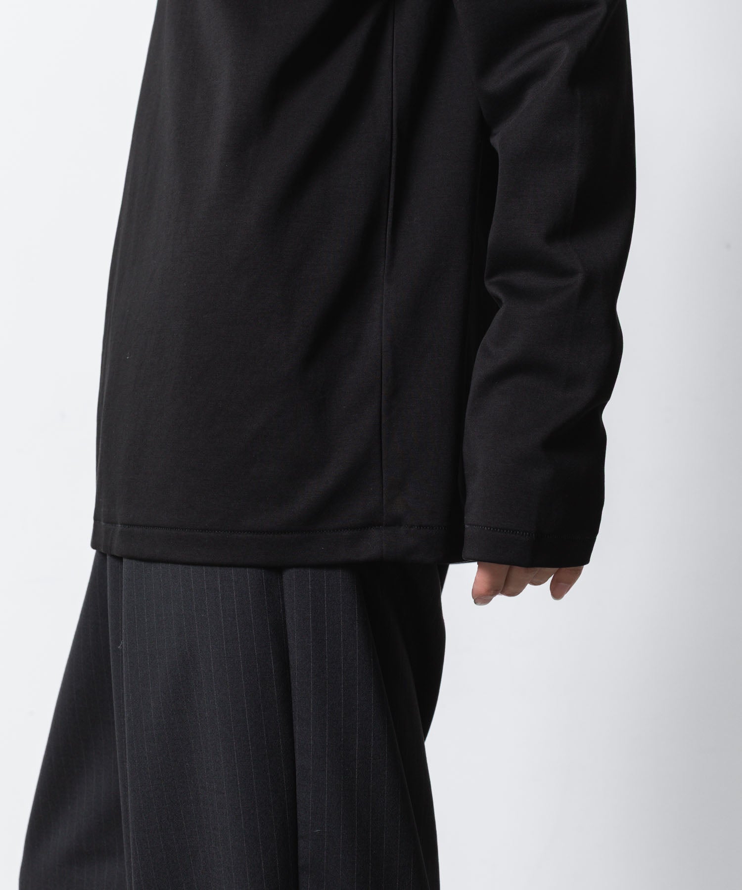 ATTACHMENT アタッチメントのCOTTON DOUBLE FACE SLIM FIT HIGHNECK L/S TEE - BLACKの公式通販サイトsession福岡セレクトショップ