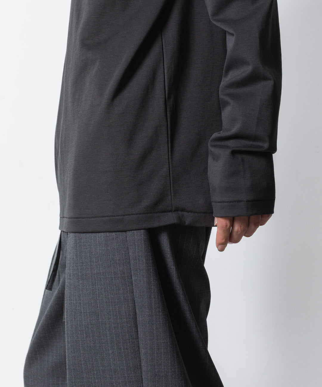 ATTACHMENT アタッチメントのCOTTON DOUBLE FACE SLIM FIT HIGHNECK L/S TEE - D.GRAYの公式通販サイトsession福岡セレクトショップ