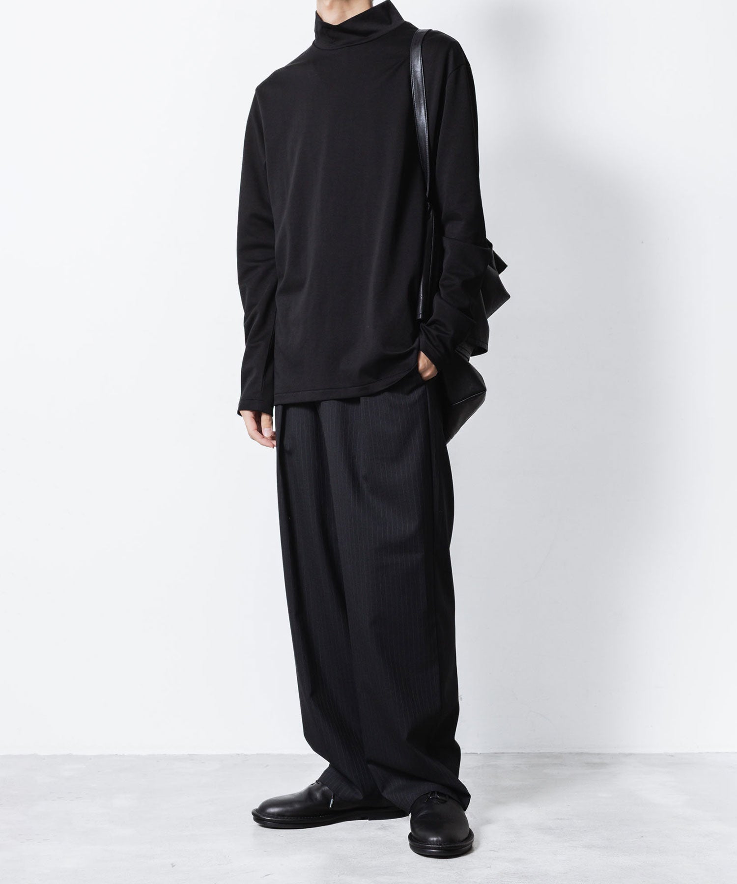 ATTACHMENT アタッチメントのCOTTON DOUBLE FACE SLIM FIT HIGHNECK L/S TEE - BLACKの公式通販サイトsession福岡セレクトショップ