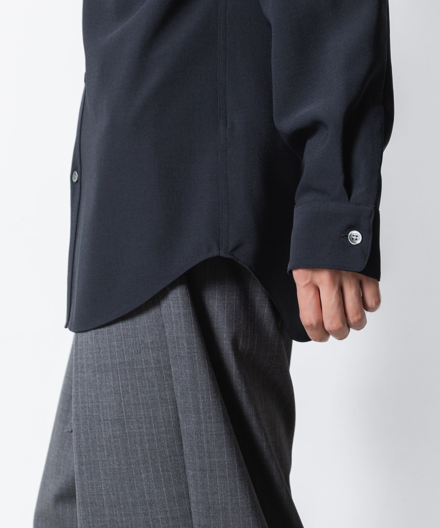 ATTACHMENT アタッチメントのPE COMPACT TWILL BAND COLLAR DRESS SHIRT - NAVYの公式通販サイトsession福岡セレクトショップ