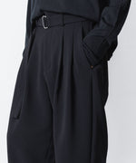 画像をギャラリービューアに読み込む, ATTACHMENT アタッチメントのPE STRETCH DOUBLE CLOTH BELTED WIDE TAPERD TROUSERS - BLACKの公式通販サイトsession福岡セレクトショップ
