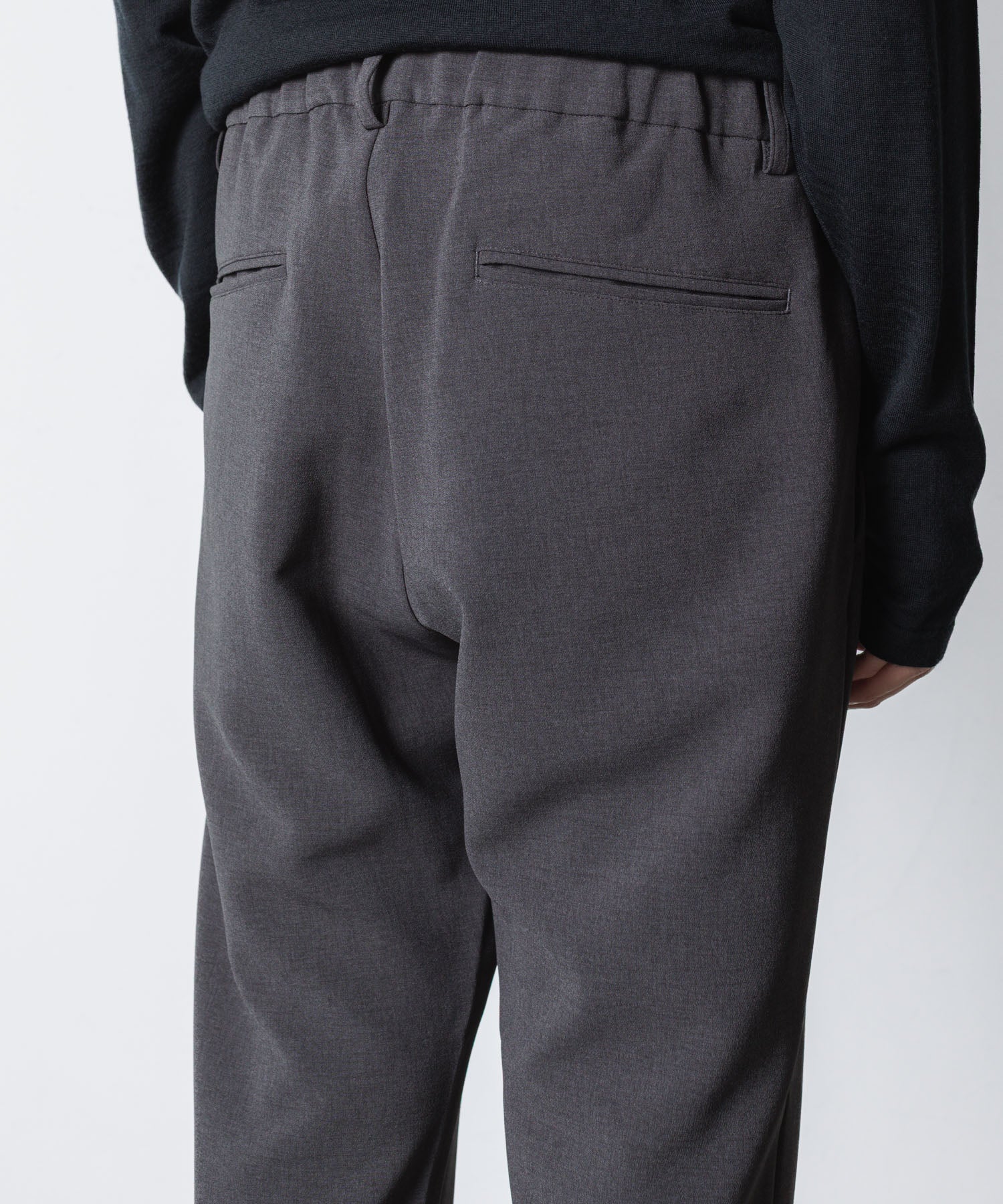 ATTACHMENT アタッチメントのPE STRETCH DOUBLE CLOTH REGULAR FIT EASY TROUSERS - X.GRAYの公式通販サイトsession福岡セレクトショップ