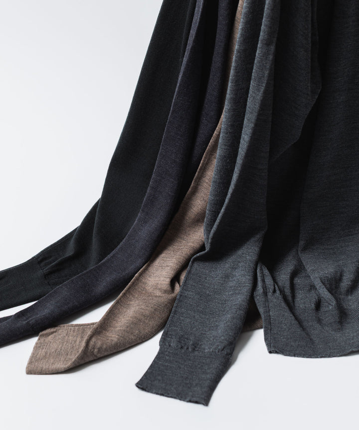 ATTACHMENT アタッチメント × JOHN SMEDLEYの× JOHN SMEDLEY MERINO EXTRAFINE BUTTONLESS V NECK CARDIGAN - BLACKの公式通販サイトsession福岡セレクトショップ