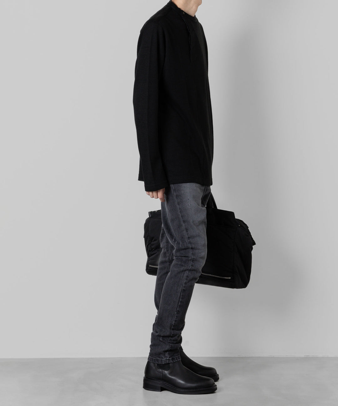 ato(アトウ)の23awコレクションのDAMAGED STRETCH SARROUEL DENIM PANTSのBLACK