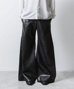 画像をギャラリービューアに読み込む, ato(アトウ)のSYNTHETIC LEATHER WIDE FLAIR PANTS - BLACKの公式通販サイトsession福岡セレクトショップ
