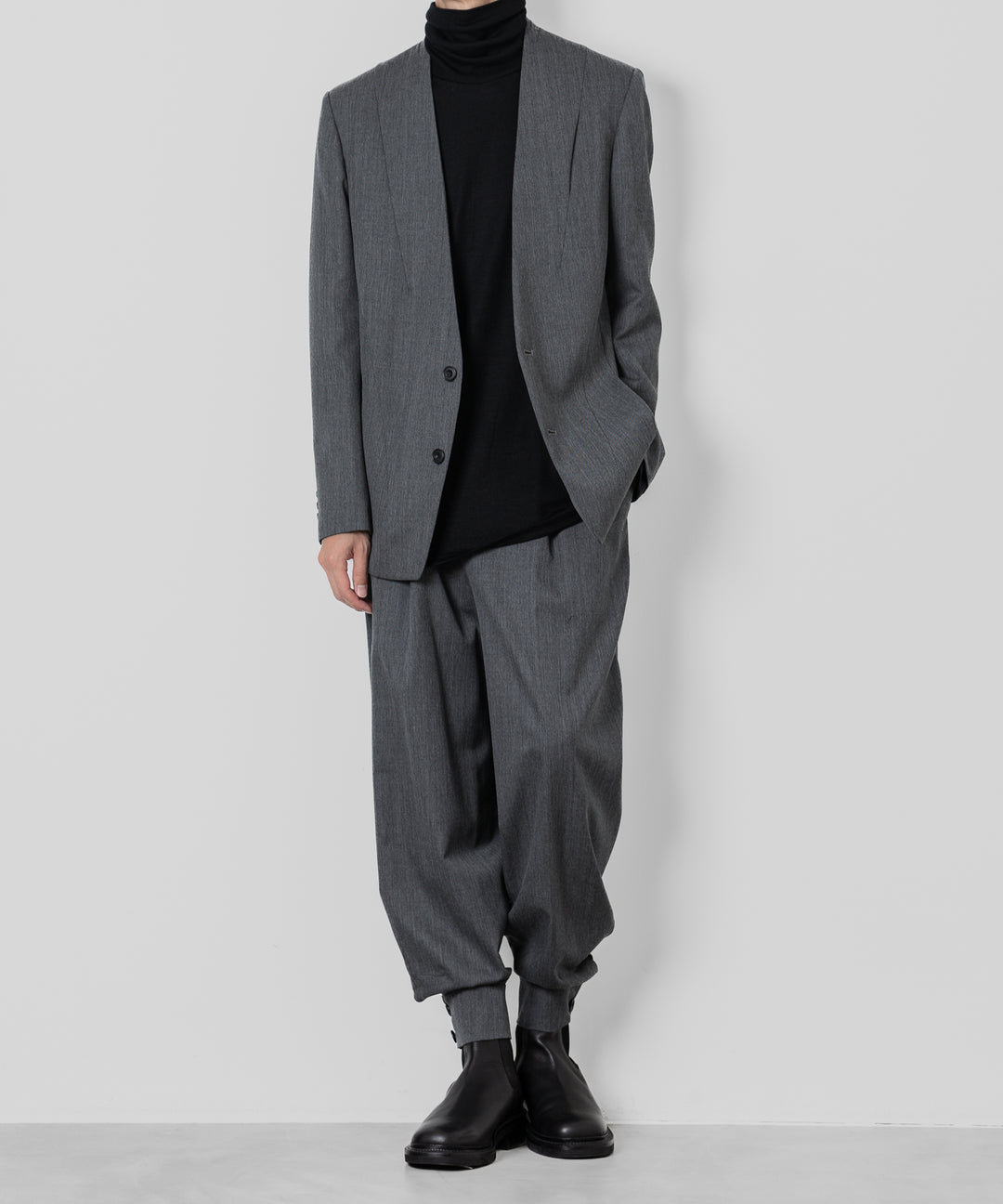 ato(アトウ)のWOOL TWILL NO COLLAR JACKETのCHARCOAL