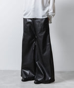 画像をギャラリービューアに読み込む, ato(アトウ)のSYNTHETIC LEATHER WIDE FLAIR PANTS - BLACKの公式通販サイトsession福岡セレクトショップ
