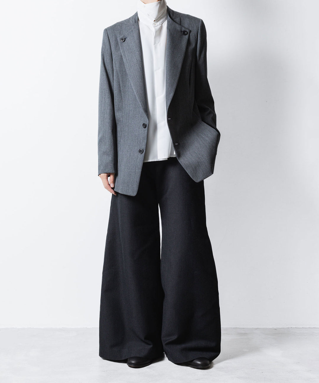 ato(アトウ)のRECYCLE POLYESTER/WOOL WIDE FLAIR PANTS - BLACKの公式通販サイトsession福岡セレクトショップ