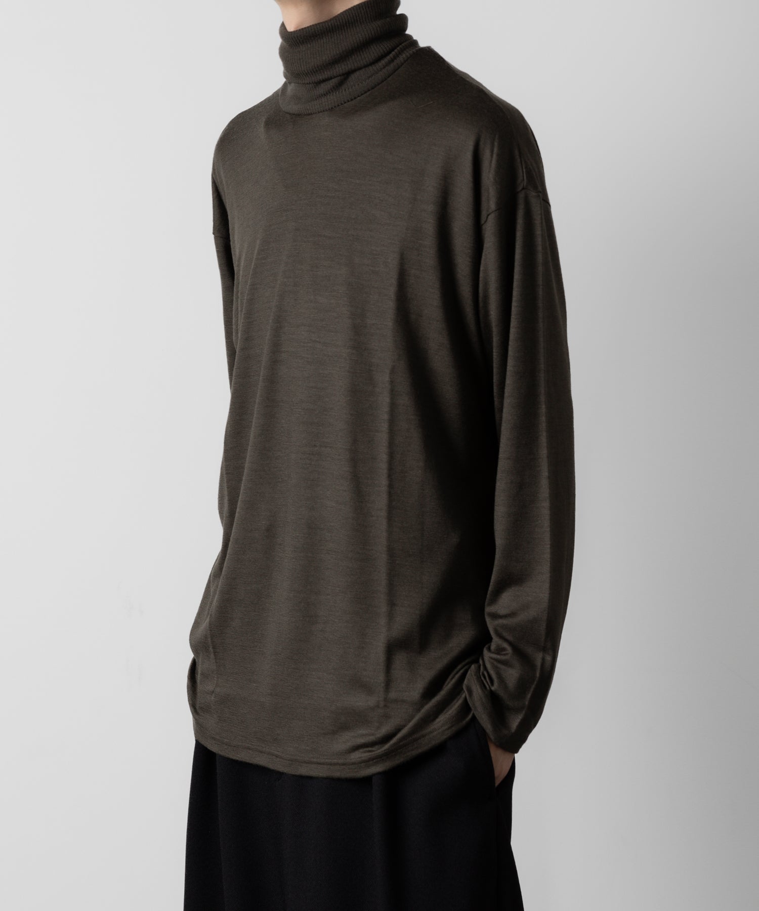 ato(アトウ)のWOOL JERSEY TURTLE NECK - KHAKIの公式通販サイトsession福岡セレクトショップ